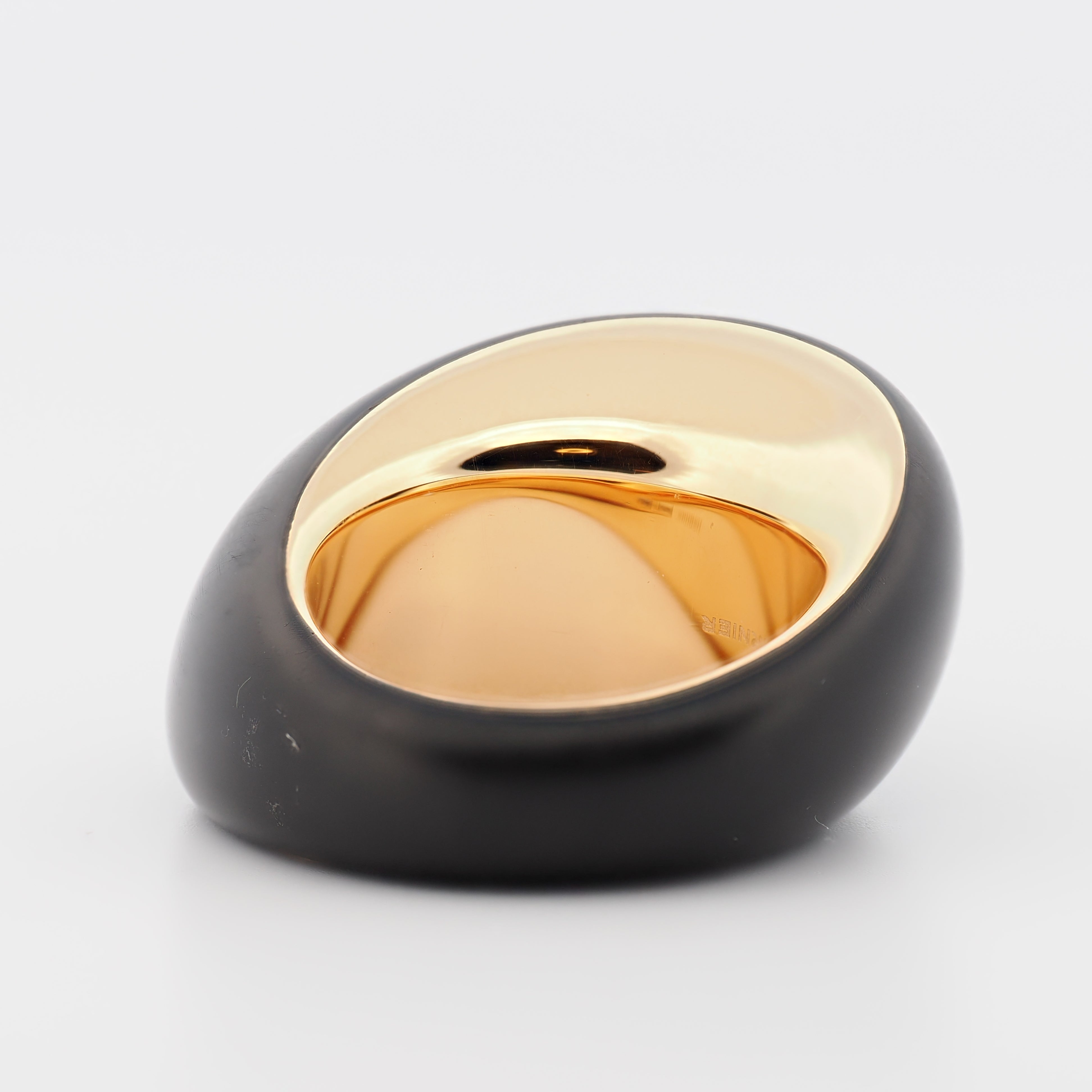 Vhernier Pirouette Ring aus Roségold und schwarzem Jet, eine elegante Kombination aus zwei Materialien