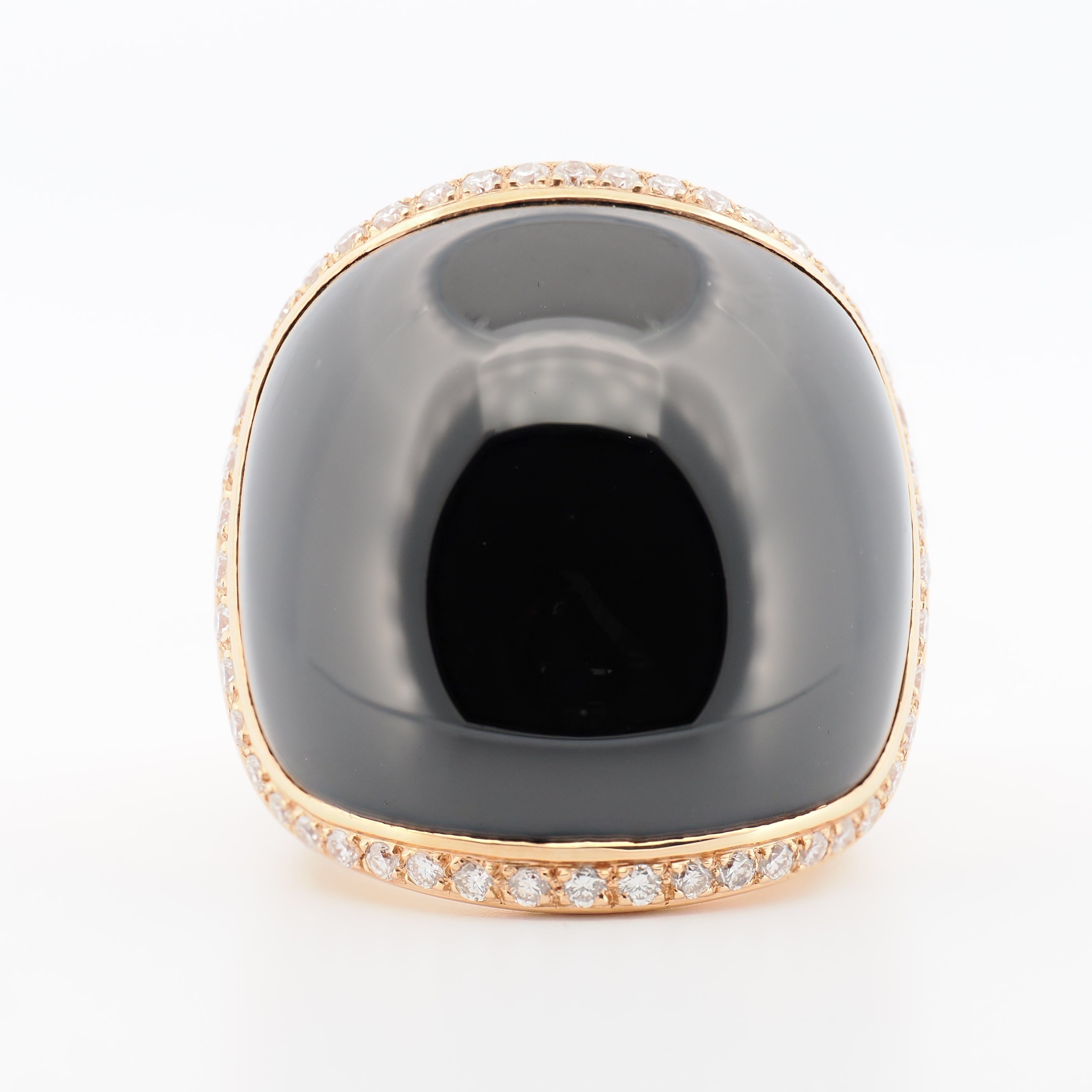 Juwelier Spliedt Ring Roségold Onyx Brillanten Cabochon Fassung auf weißem Hintergrund