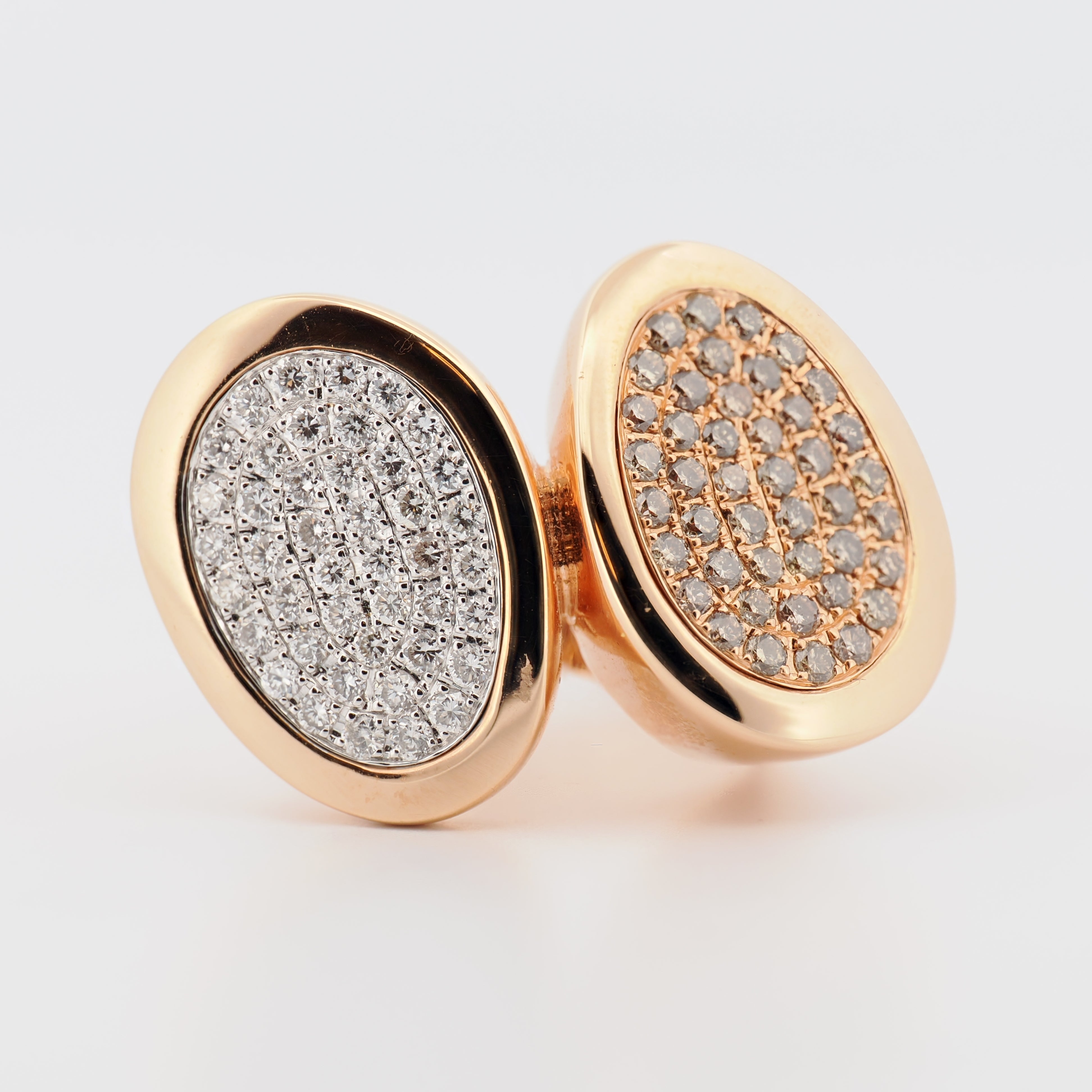 Al Coro Ring Roségold mit Pavé Diamanten, zwei ovale Elemente mit weißen und braunen Diamanten besetzt