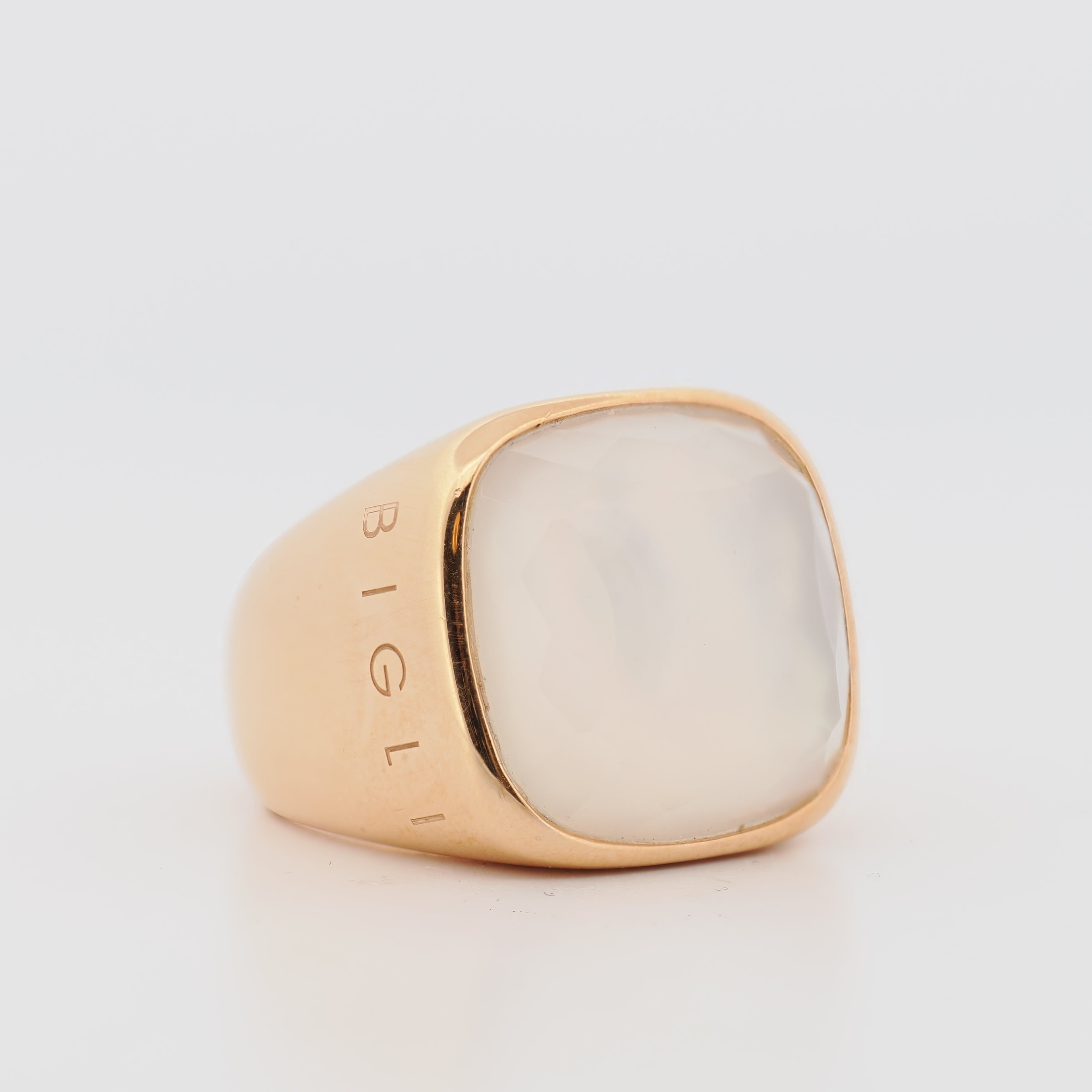 Bigli Ring aus Roségold mit einem großen, facettierten hellen Stein, Marke in den Ring eingraviert