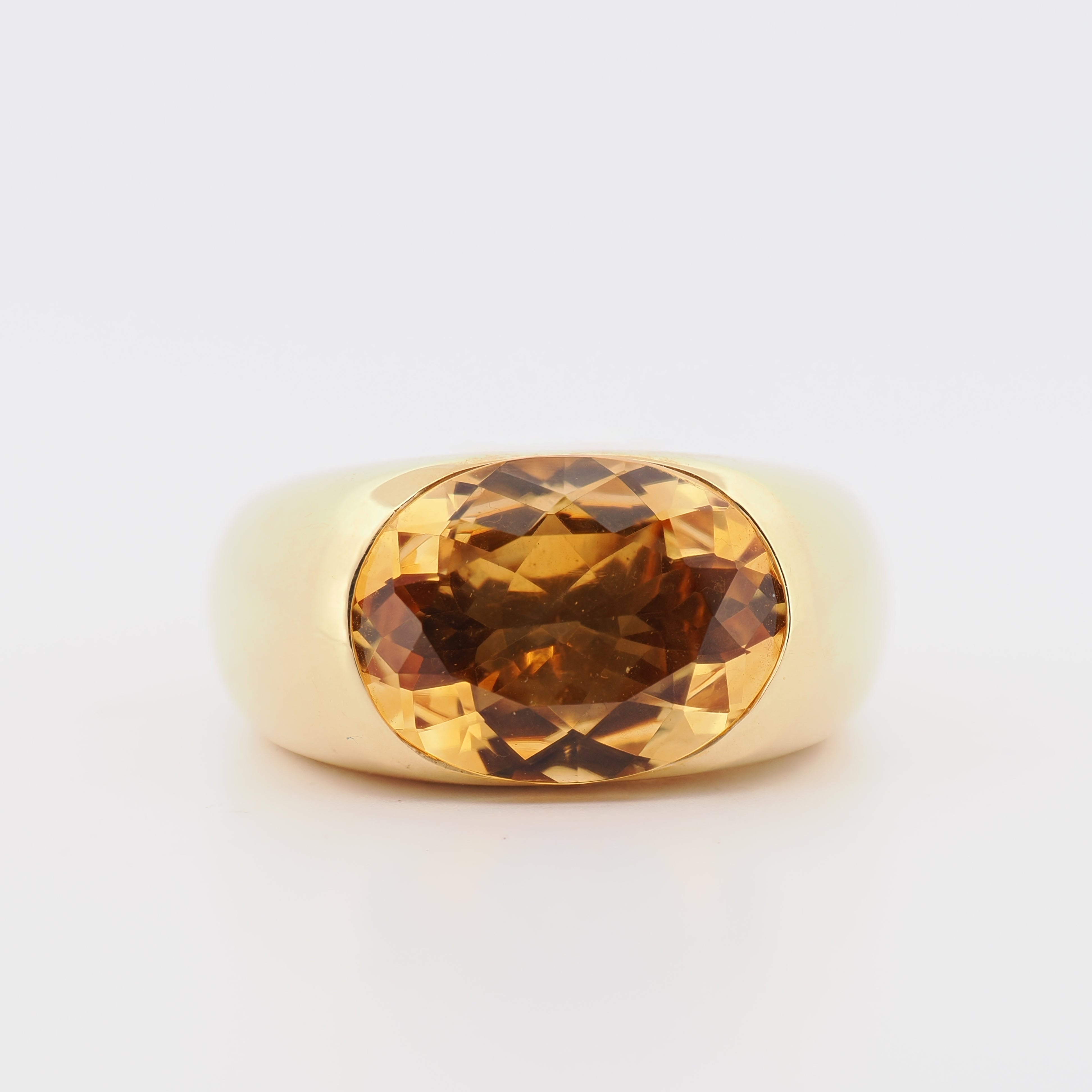 Adolfo Courrier Ring Gelbgold mit oval geschliffenem Citrin in einer schlichten Fassung