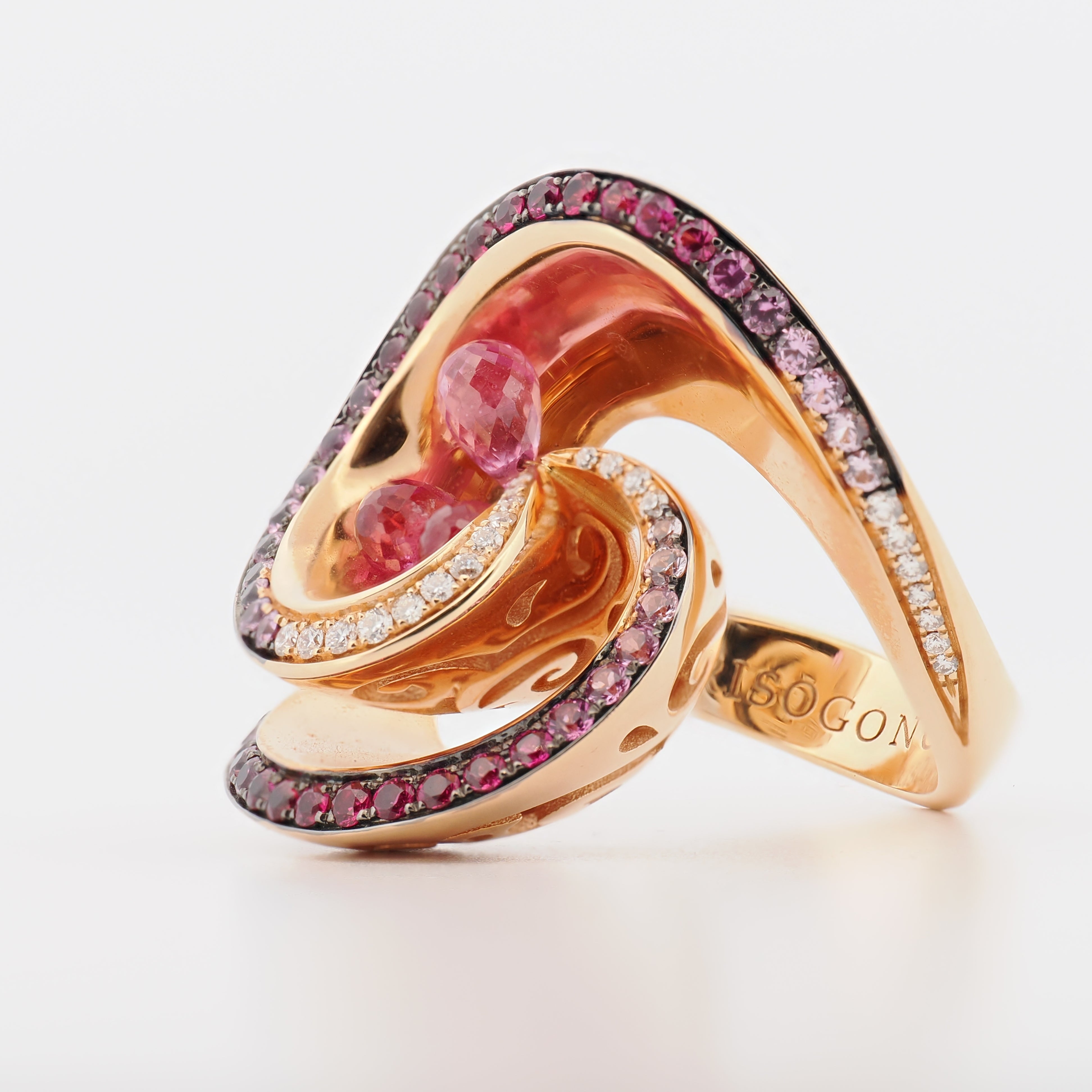 Ein Ring von De Grisogono aus 18k Roségold mit pinken Saphiren und Diamanten in geschwungenem Design