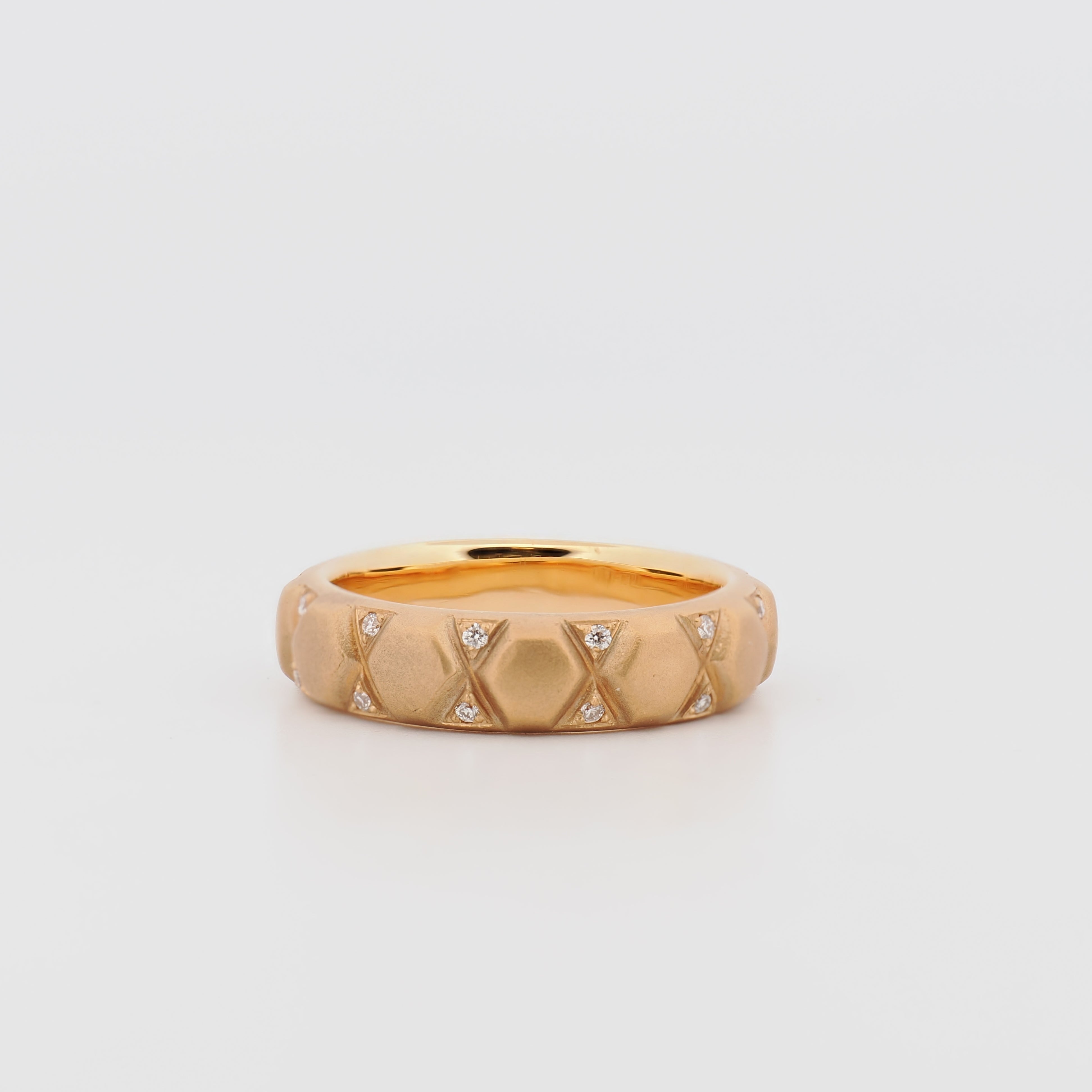 Spreckelsen Basalt Pure Ring in 18k Roségold mit weißen Brillanten und rauer Oberfläche