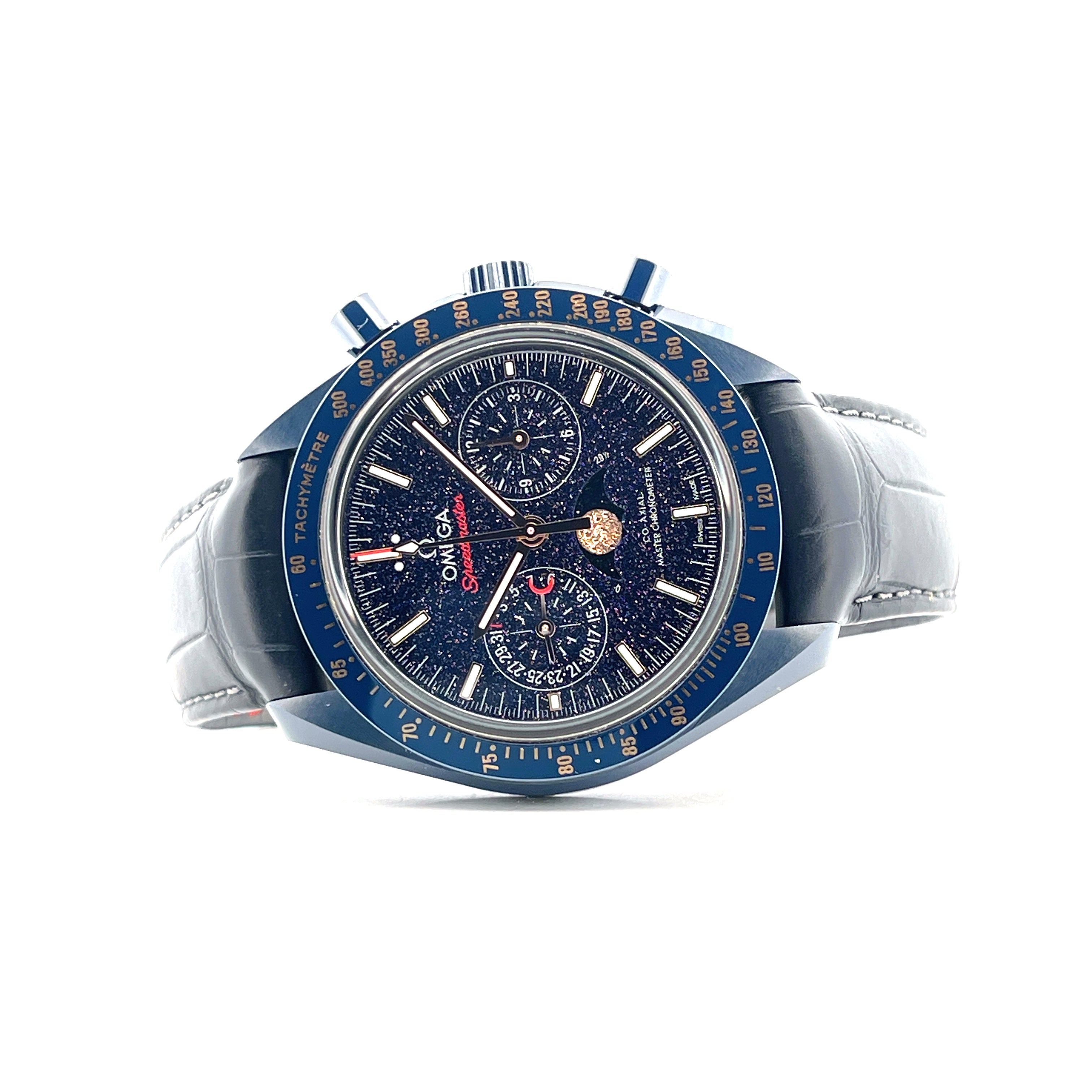 Omega Speedmaster Moonwatch Moonphase Blau Keramik mit blauem Zifferblatt und Lederarmband