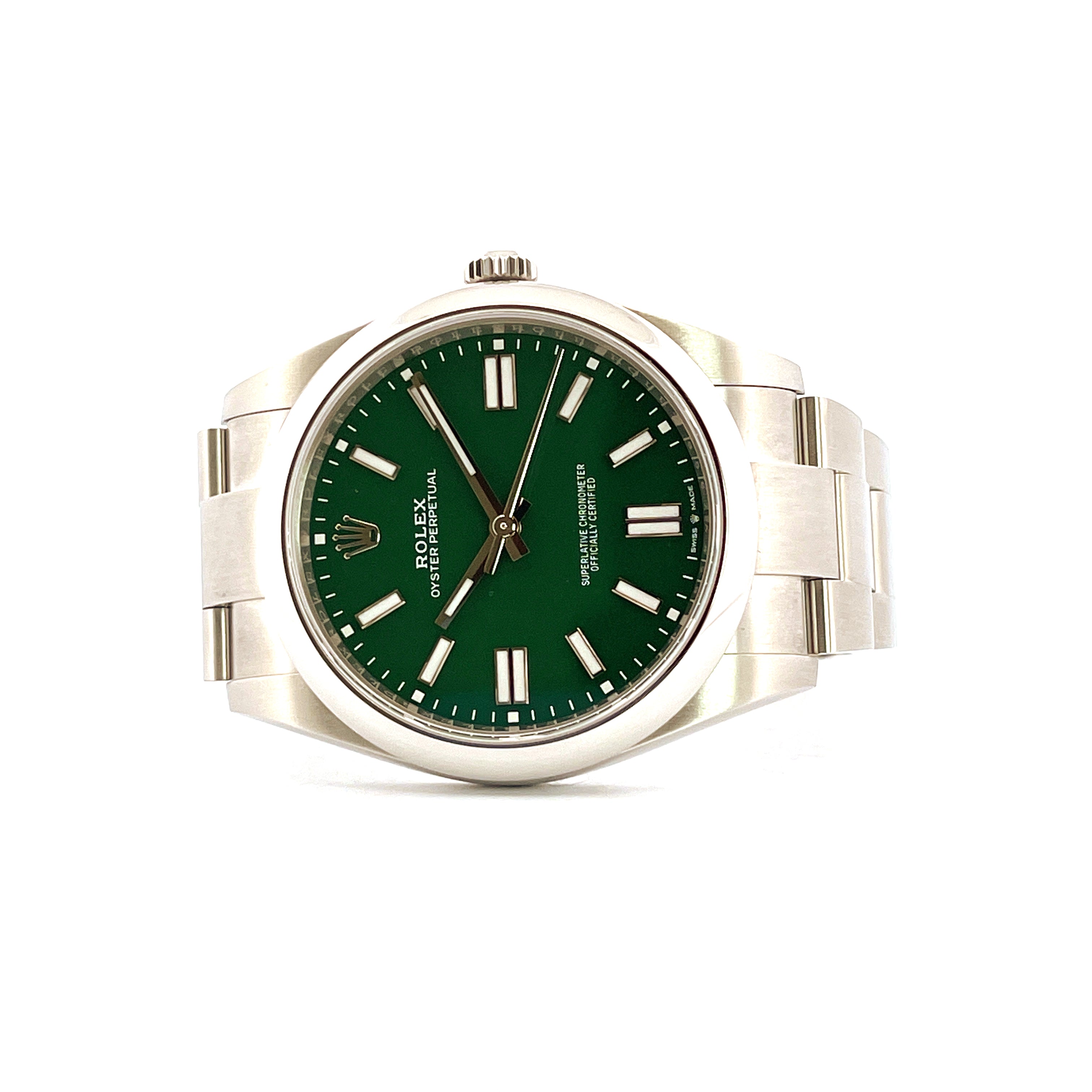 Rolex Oyster Perpetual 41 Green mit Stahlarmband im Studio aufgenommen