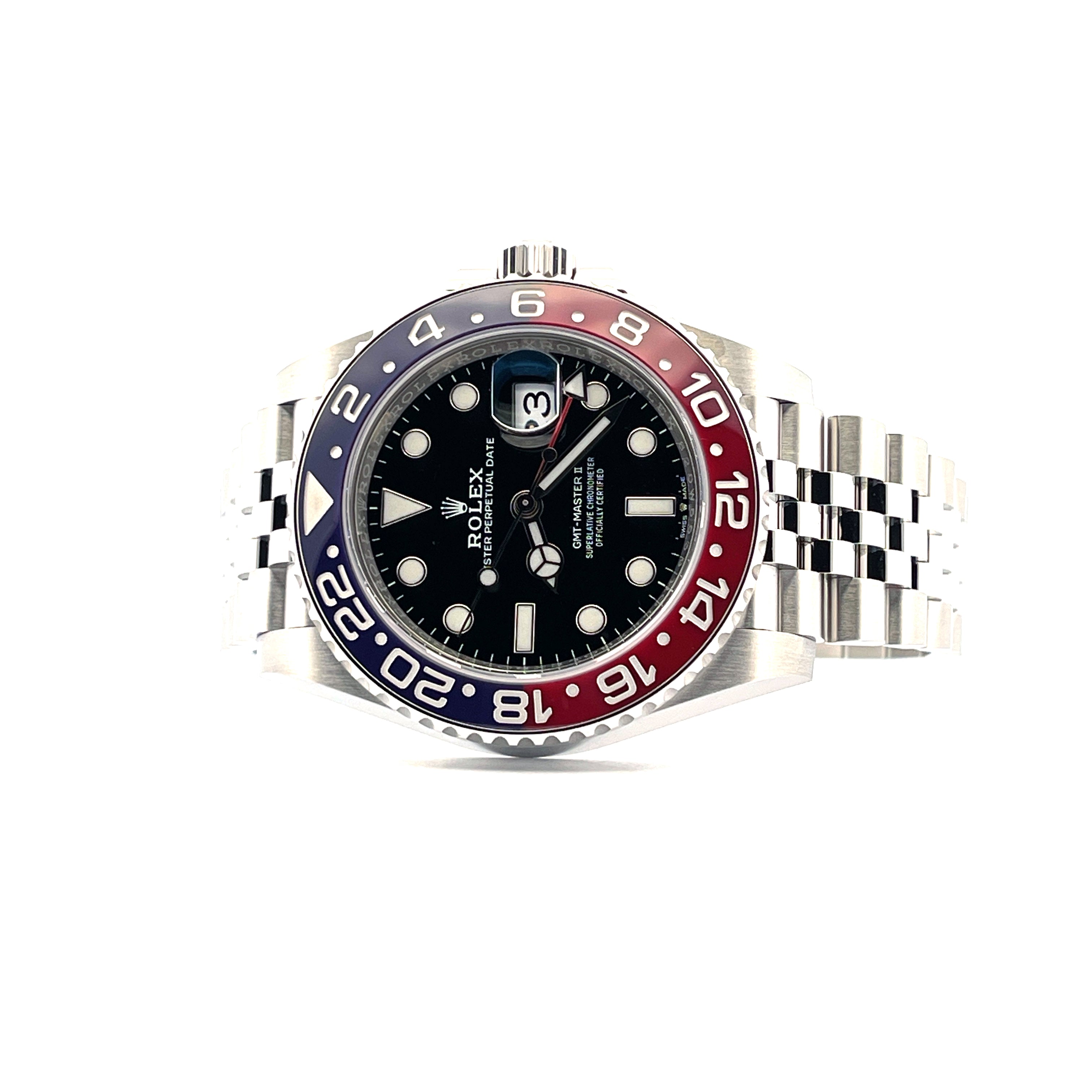 Rolex GMT-Master II Pepsi Jubilee Edelstahl Automatik mit rotblauer Lünette auf weißem Hintergrund