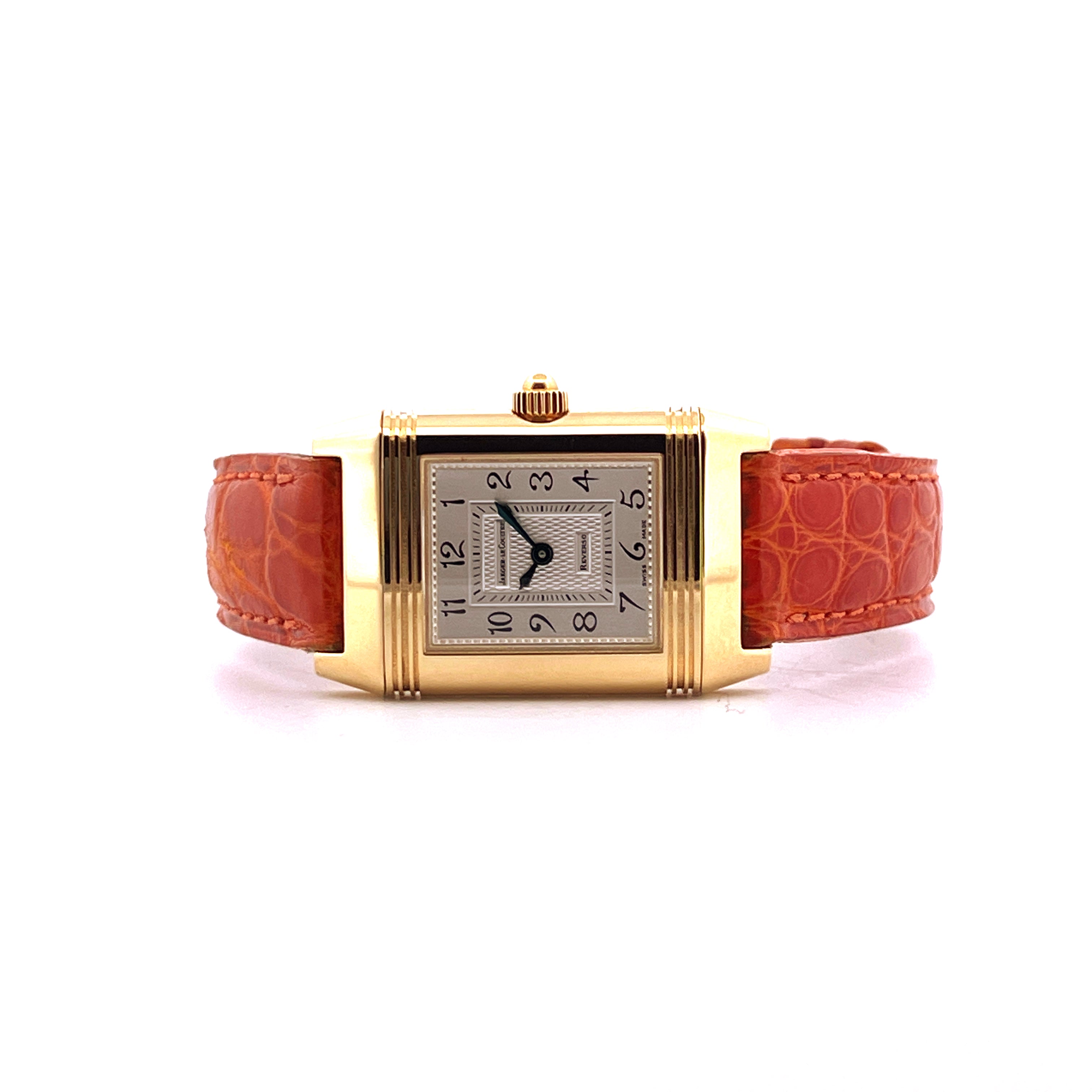 Jaeger-LeCoultre Reverso Duetto in Gelbgold mit orangefarbenem Lederarmband vor weißem Hintergrund