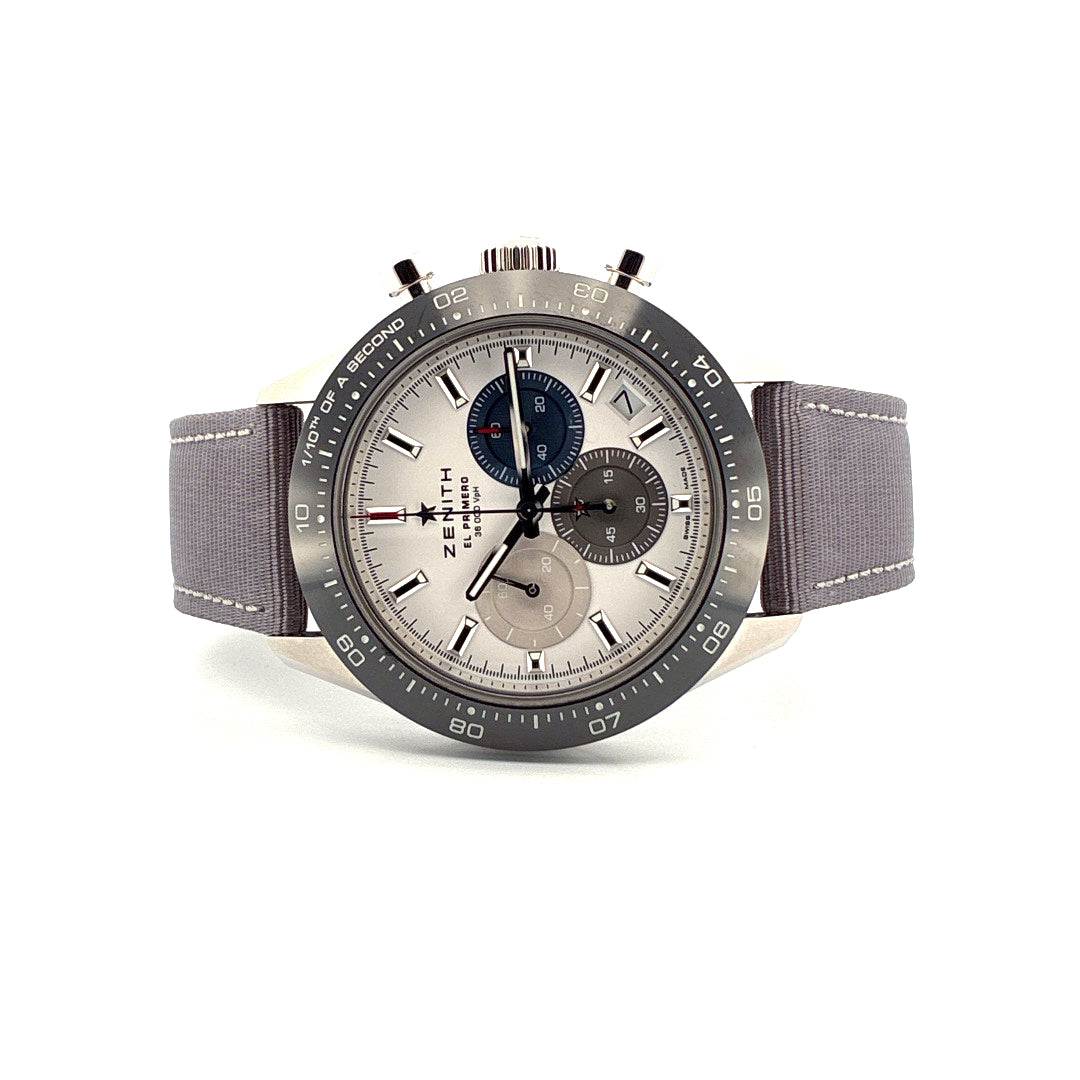 Zenith Chronomaster Sport am grauen Textilband, Frontalansicht, sehr guter Zustand
