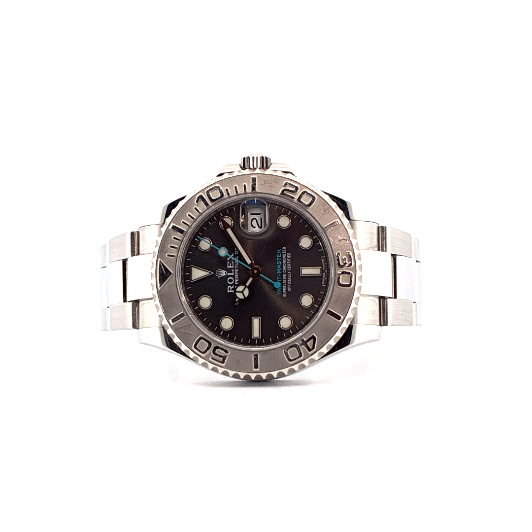 Rolex Yacht-Master 37mm Edelstahl Automatik mit grauem Zifferblatt von vorne auf weißem Hintergrund