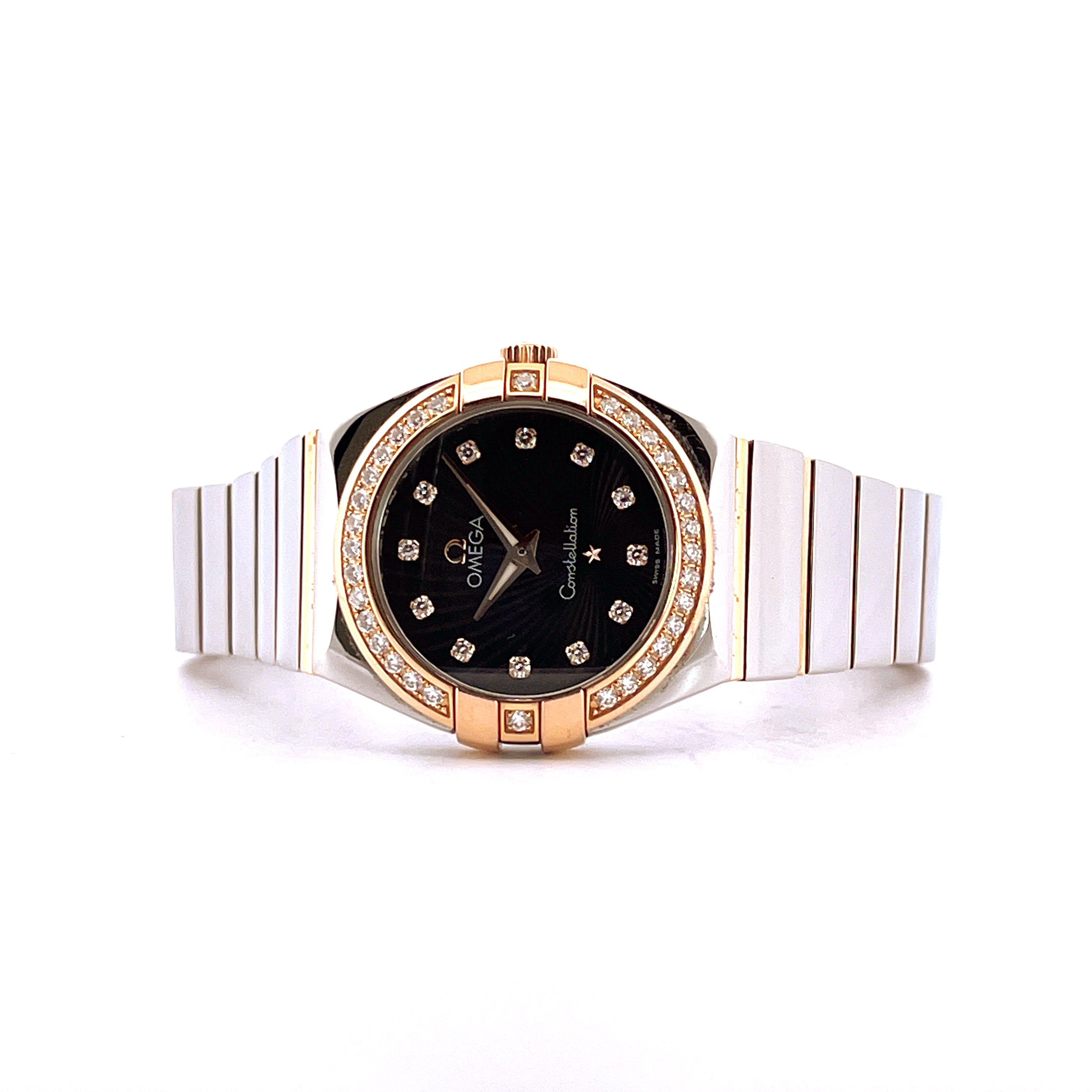 Omega Constellation Quartz mit schwarzem Zifferblatt, Diamanten und Roségold-Akzenten auf weißem Band