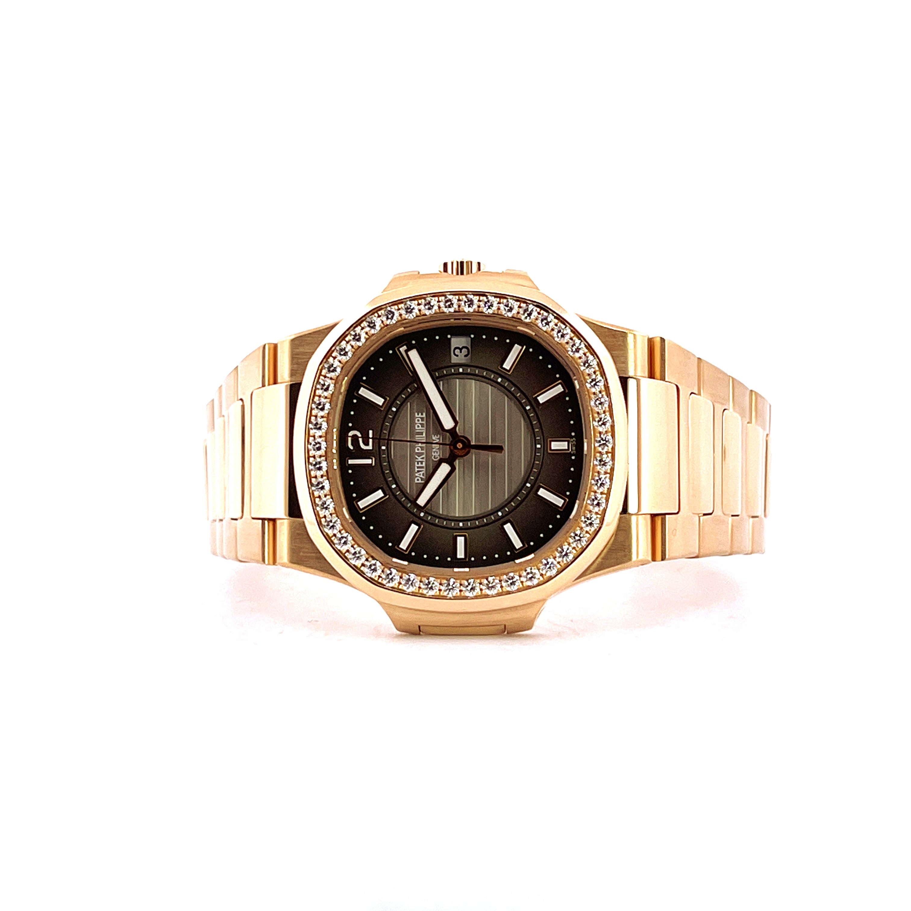 Patek Philippe Nautilus Lady 7010 Roségold mit Diamanten von vorne, Roségoldarmband