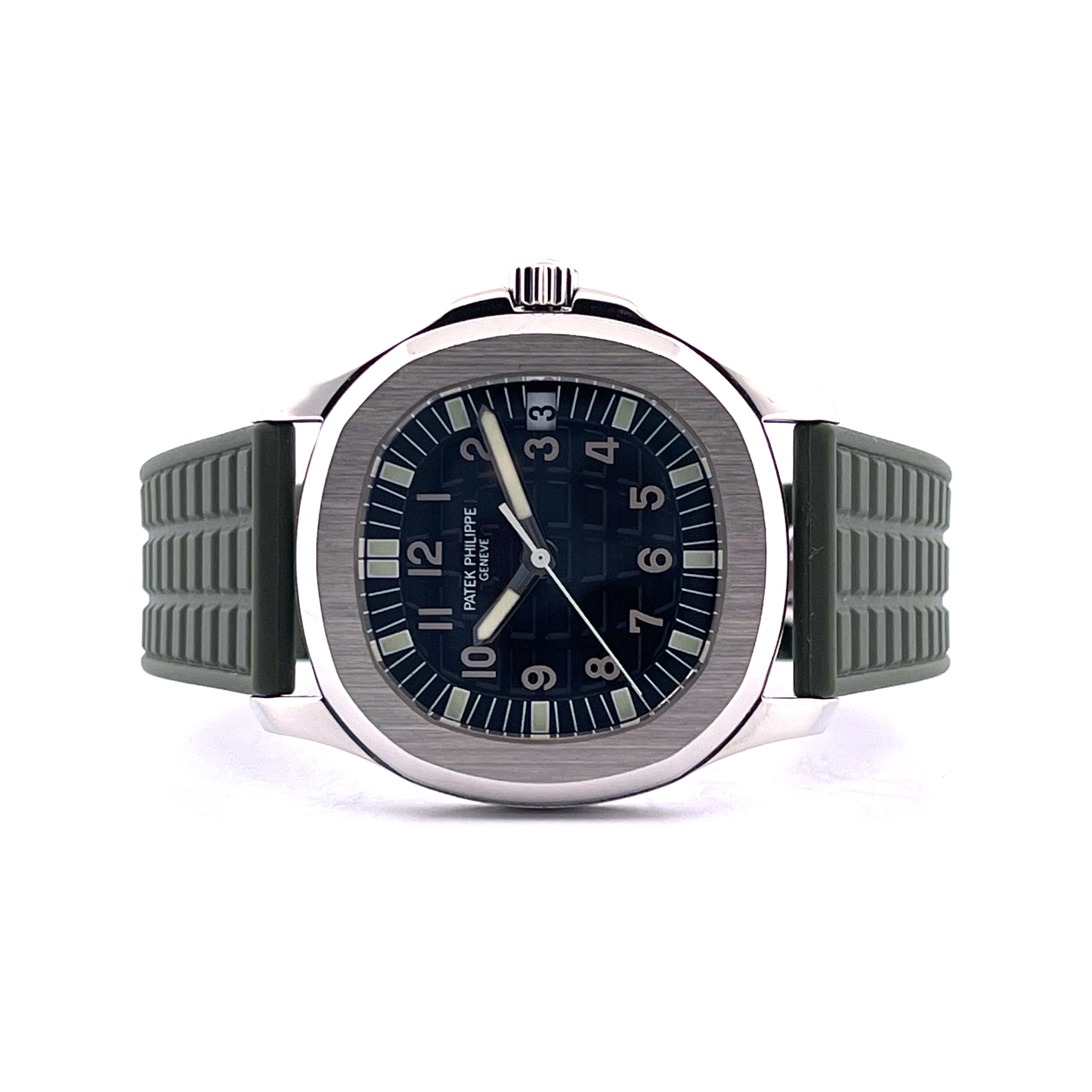 Patek Philippe Aquanaut 38mm aus Edelstahl mit dunkelblauem Zifferblatt und grauem Kautschukarmband Vorderansicht