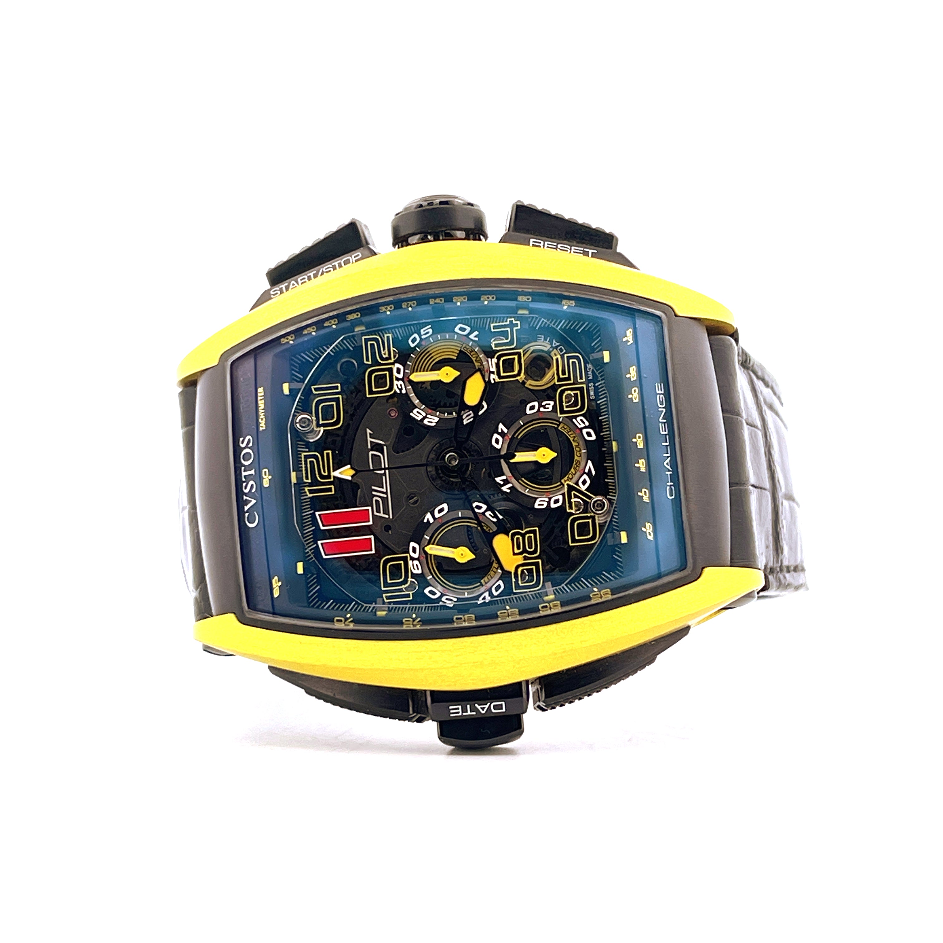 Cvstos Challenge Pilot Yellow Eagle 458, schwarzes Lederarmband, gelbes Gehäuse, blauer Zifferblatt, weißer Hintergrund