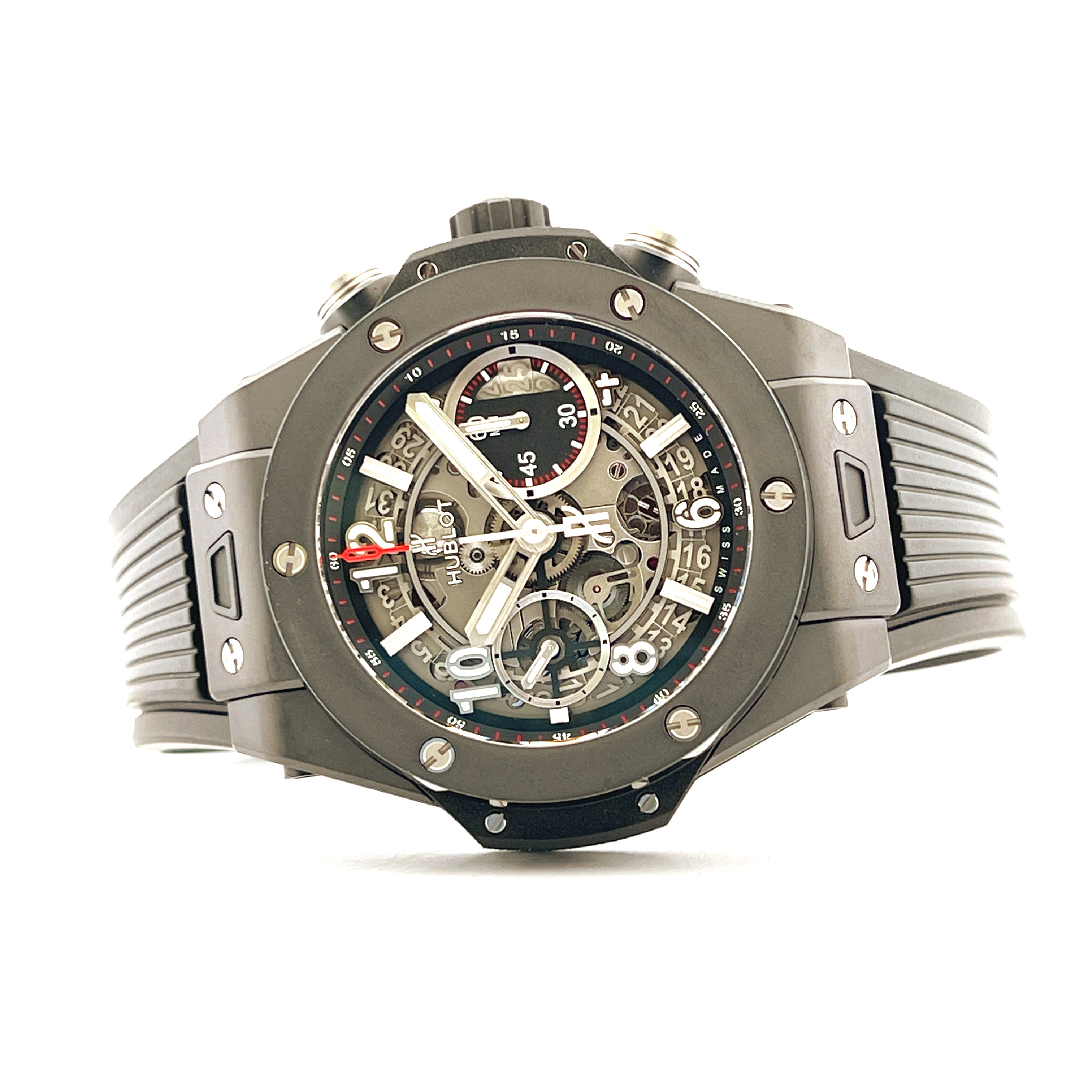 Hublot Big Bang Unico Automatik-Uhr mit Keramikgehäuse und skelettiertem Zifferblatt vor weißem Hintergrund