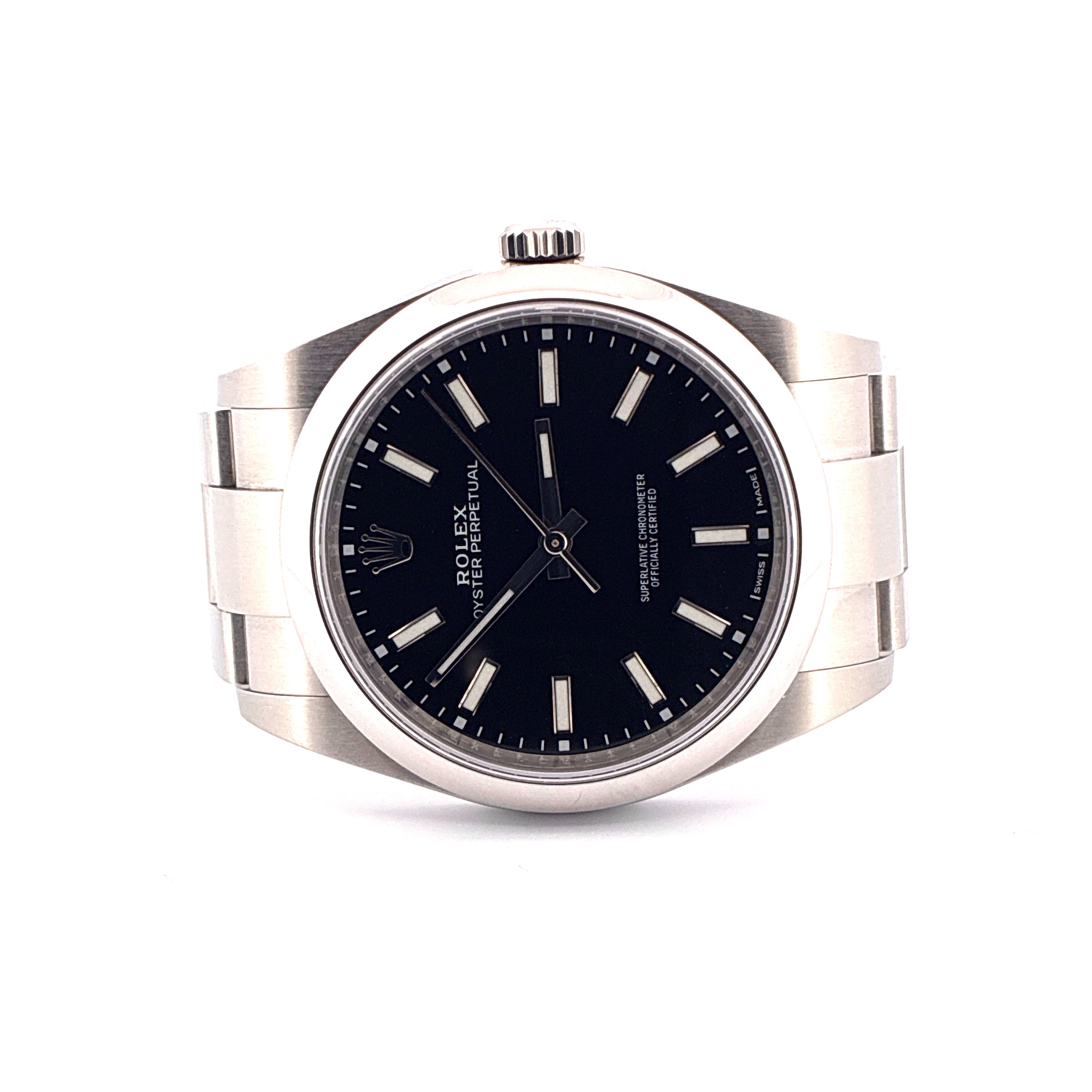Rolex Oyster Perpetual 39 mit schwarzem Zifferblatt, Stahlgehäuse und Armband, Frontansicht, sehr guter Zustand