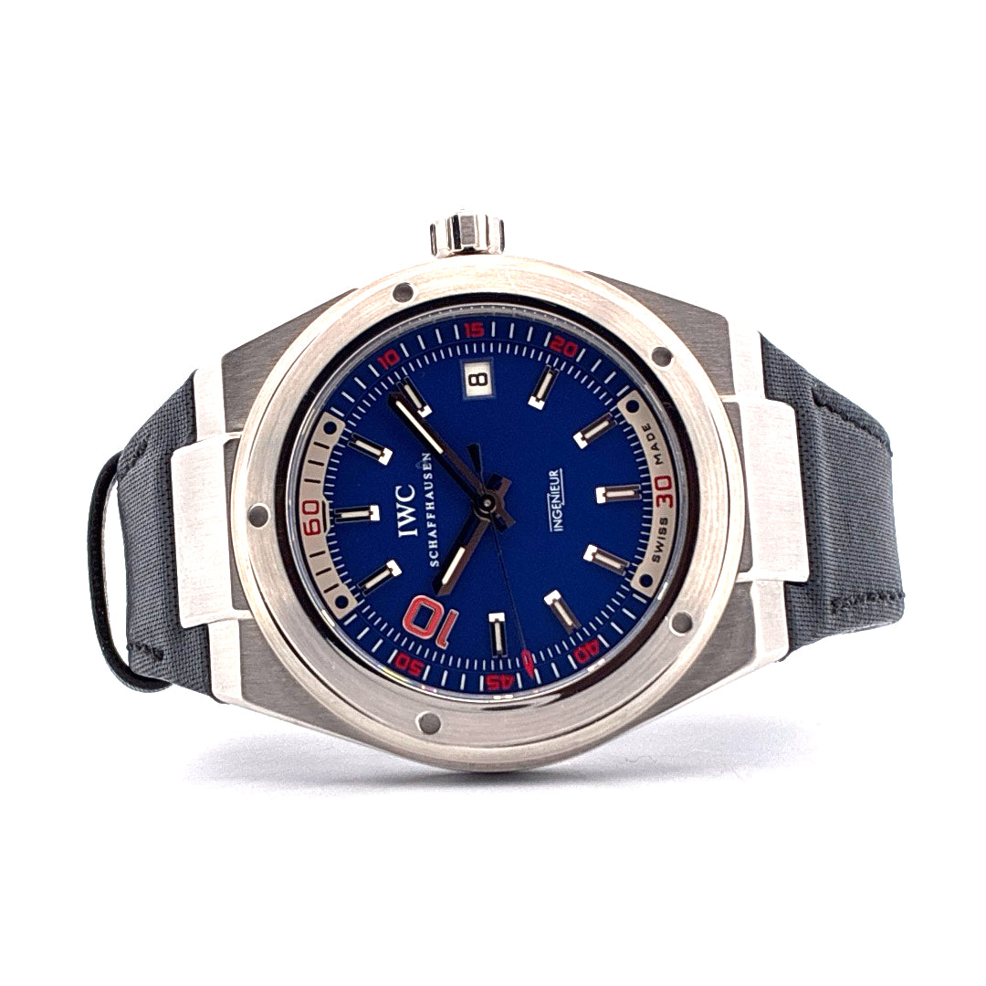 IWC Ingenieur Automatic Zinedine Zidane Limited Edition Uhr mit blauem Zifferblatt und grauem Armband