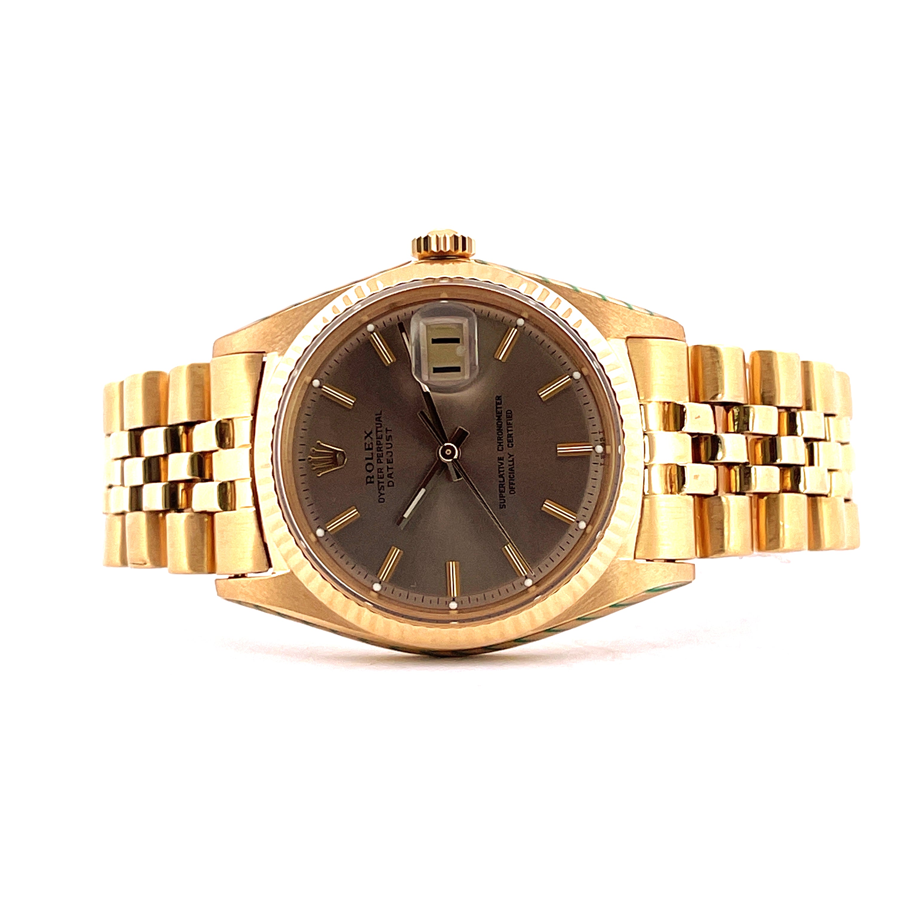 Rolex Datejust 36 Full Gold 1601 von 1968 im Frontalansicht auf weißem Hintergrund