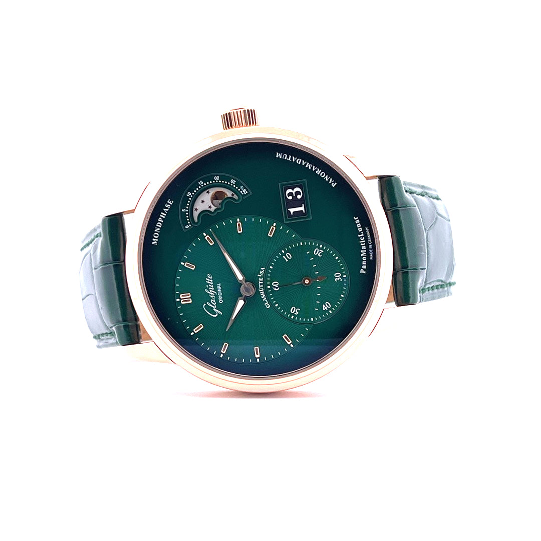 Glashütte Original PanoMaticLunar Rosegold Green Damenuhr Frontansicht mit Datumsanzeige und Mondphase