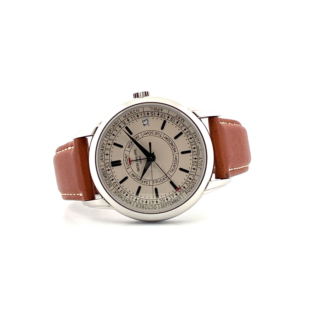 Patek Philippe Calatrava Weekly Calendar 5212A-001 mit braunem Lederarmband und Kalenderanzeige