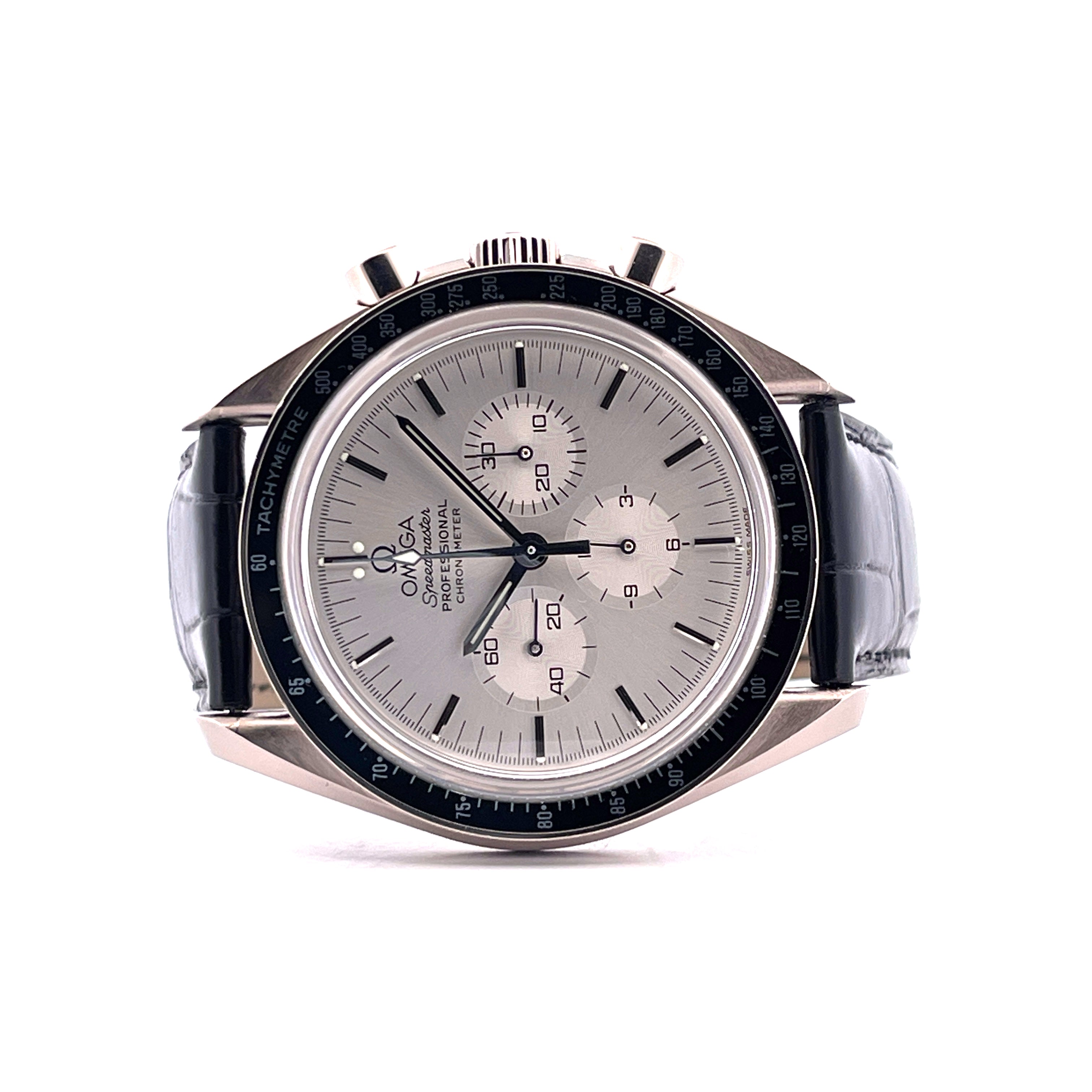 Omega 25th Anniversary Apollo XI Chronograph in Weißgold mit silbrigem Zifferblatt und schwarzem Lederarmband