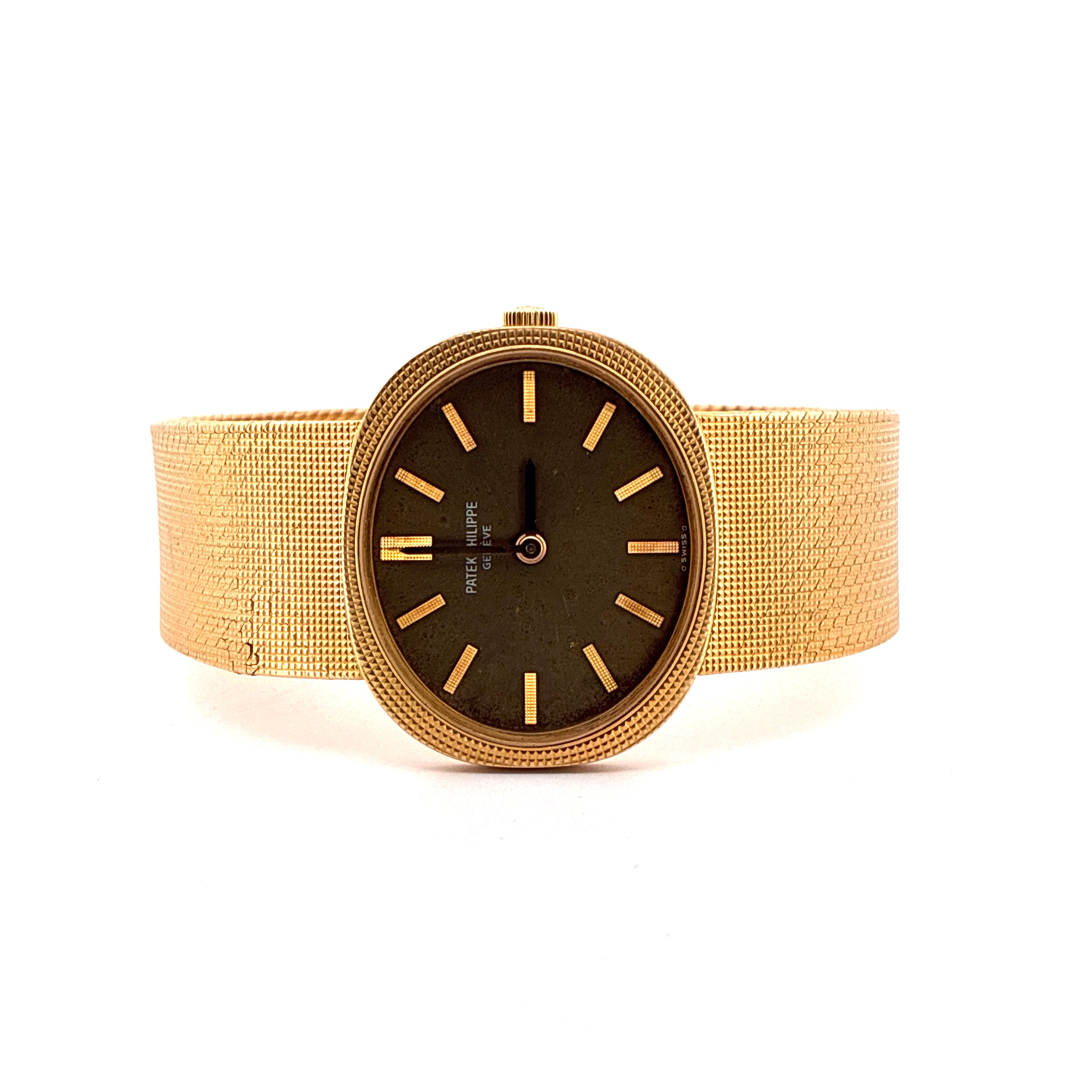 Patek Philippe Ellipse d'Or aus Gelbgold, Vintage mit Automatikwerk, sehr guter Zustand auf weißem Hintergrund