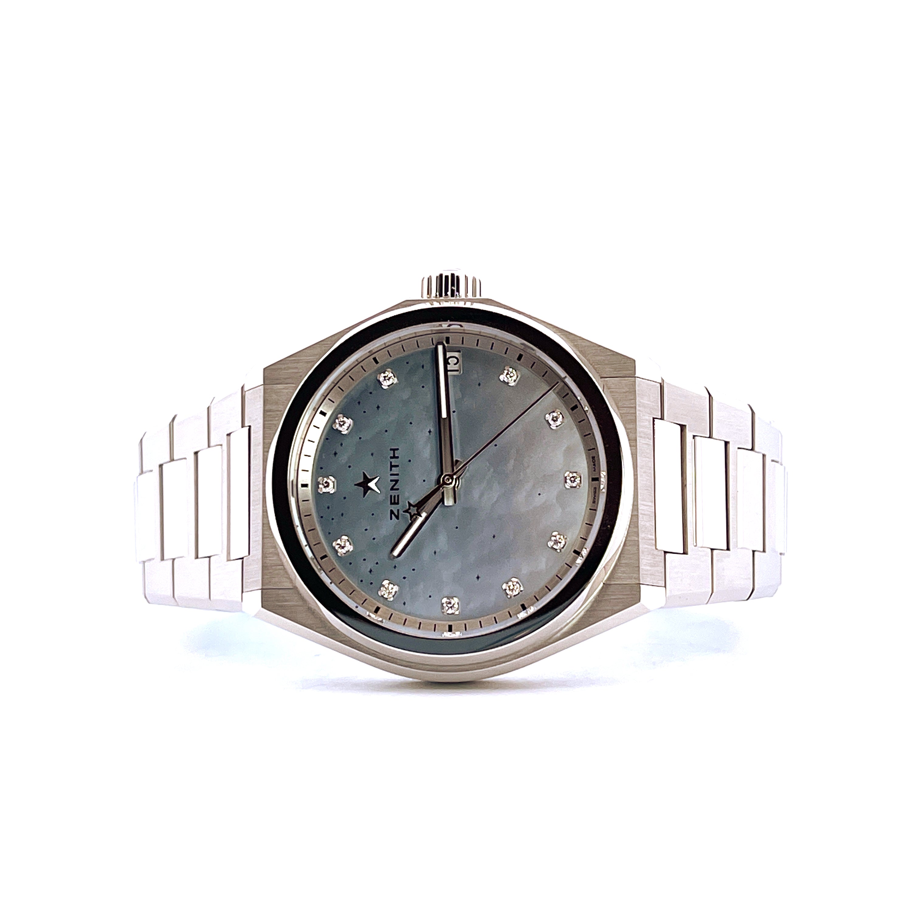 Zenith Defy Midnight Steel Automatik-Uhr mit Perlmuttzifferblatt und Diamantindizes vor weißem Hintergrund