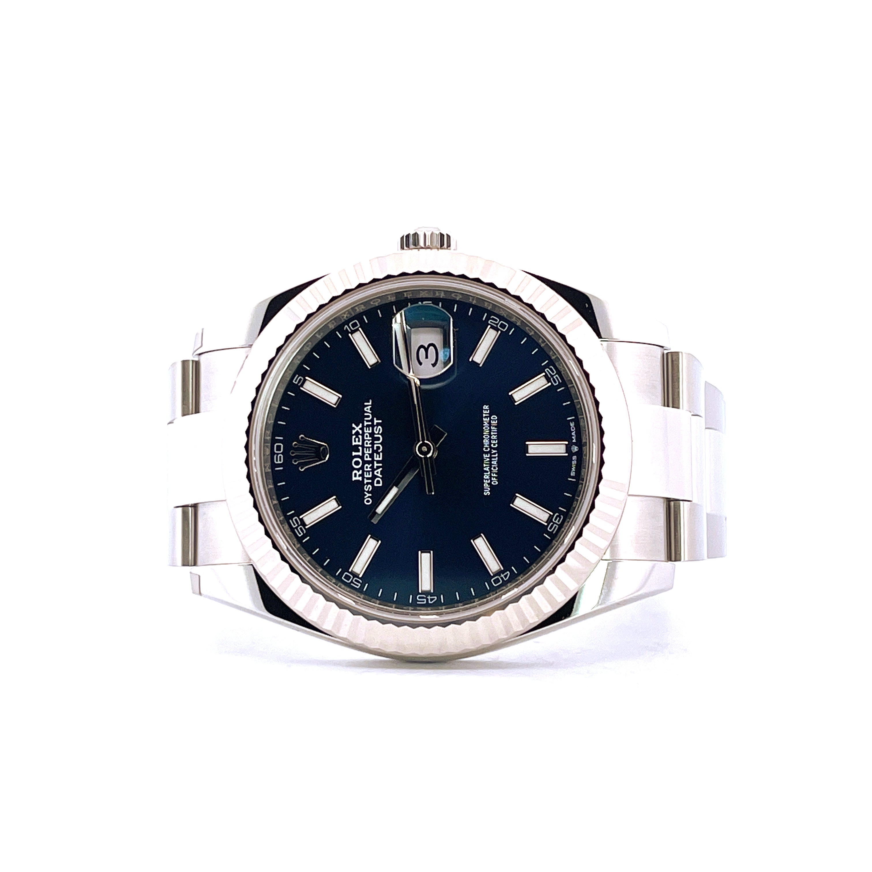 Rolex Datejust 41 blau mit Stahlarmband von vorne auf weißem Hintergrund