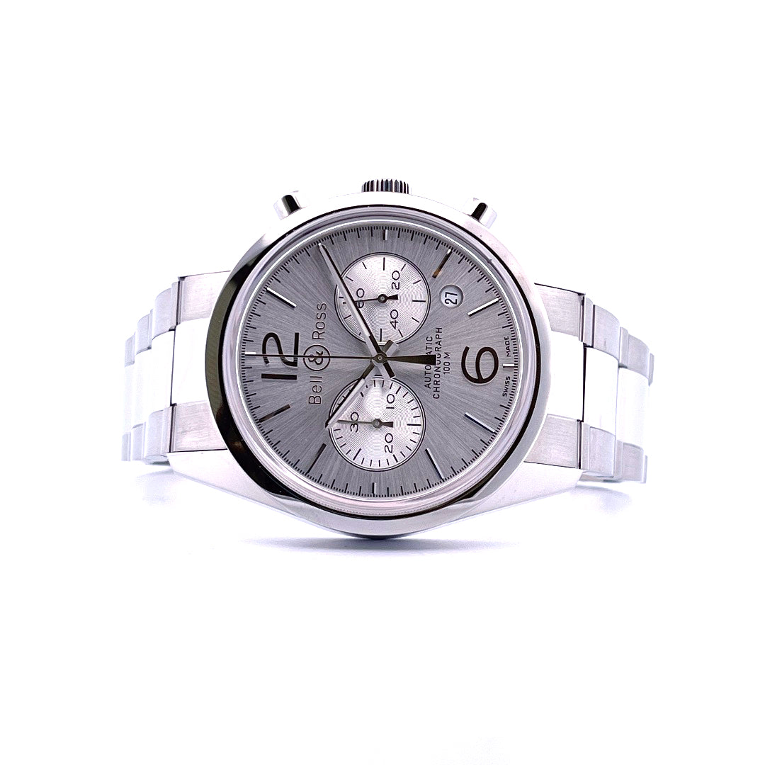 Bell & Ross Chrono Vintage mit silbernem Zifferblatt, Stahlgehäuse und Stahlarmband