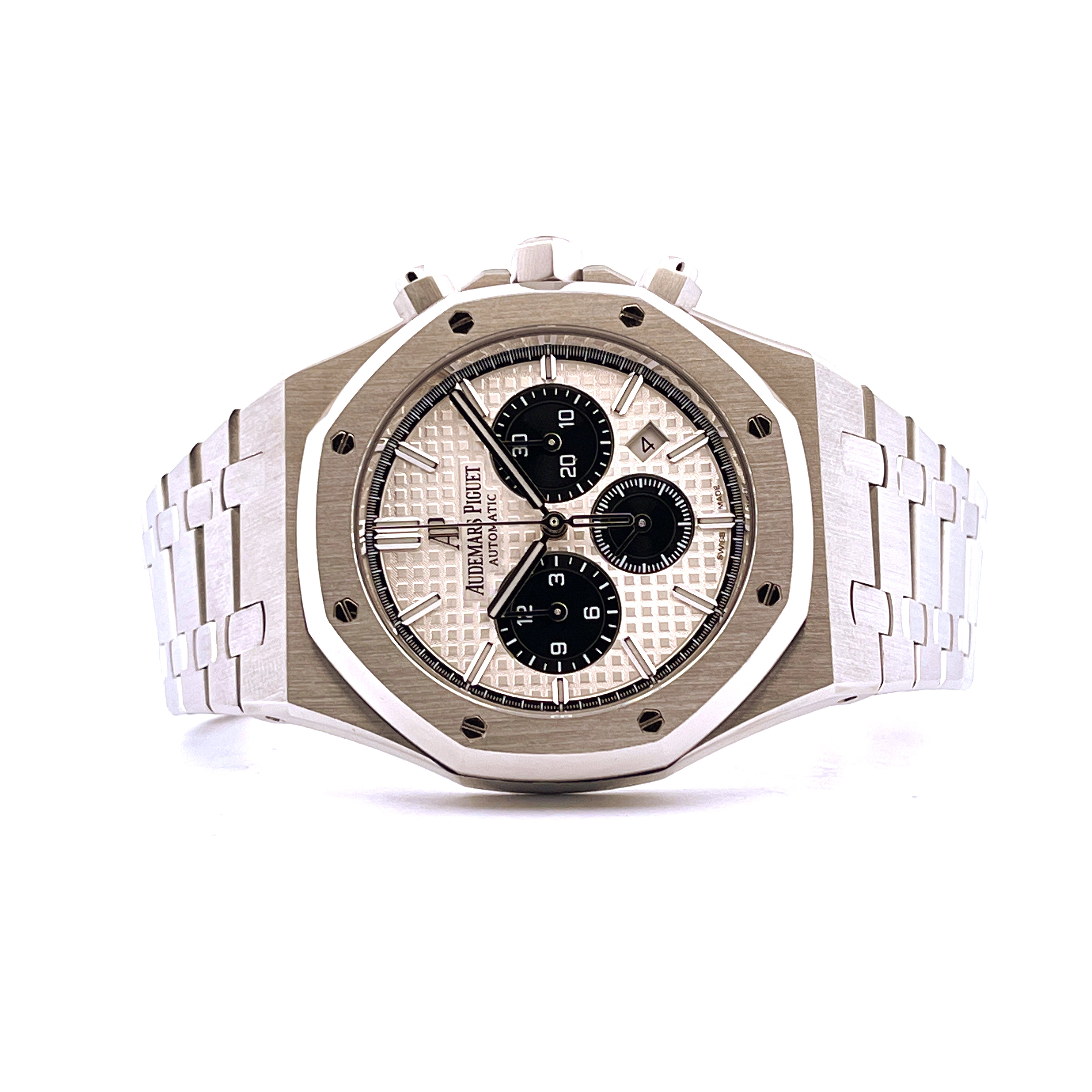 Audemars Piguet Royal Oak Chronograph 26331ST Stahl Automatik Herrenuhr mit silbernem Zifferblatt Vorderansicht auf weißem…