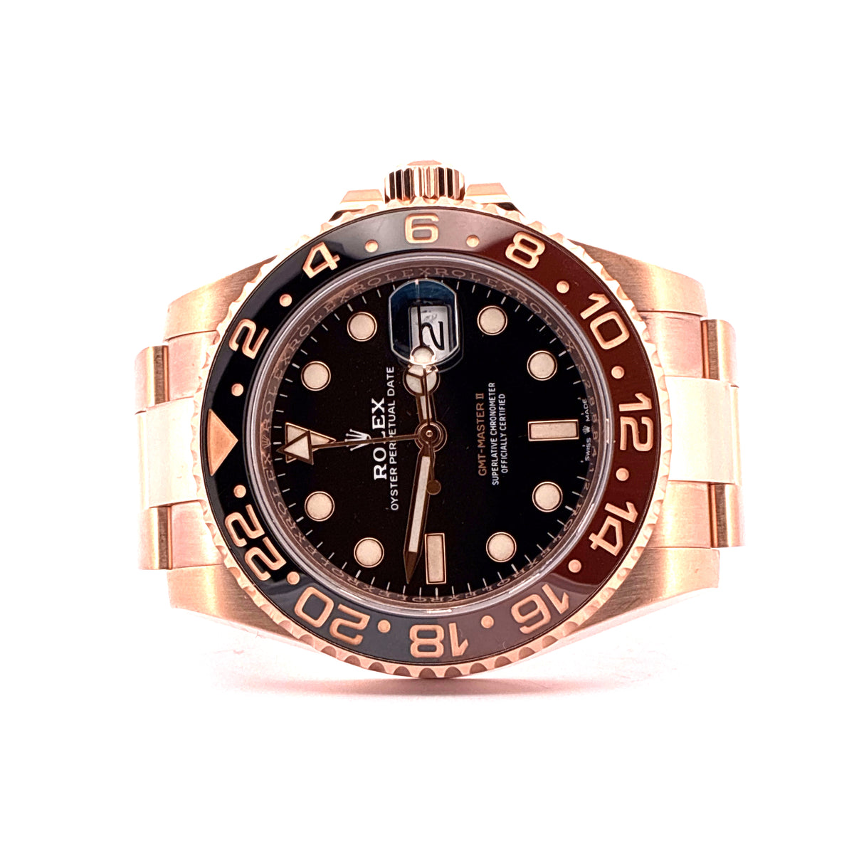 Rolex GMT-Master II / Rootbeer / Roségold / Full-Set / LC100 / 2018, Vorderansicht mit Zifferblatt, Krone und Armband vor weißem Hintergrund