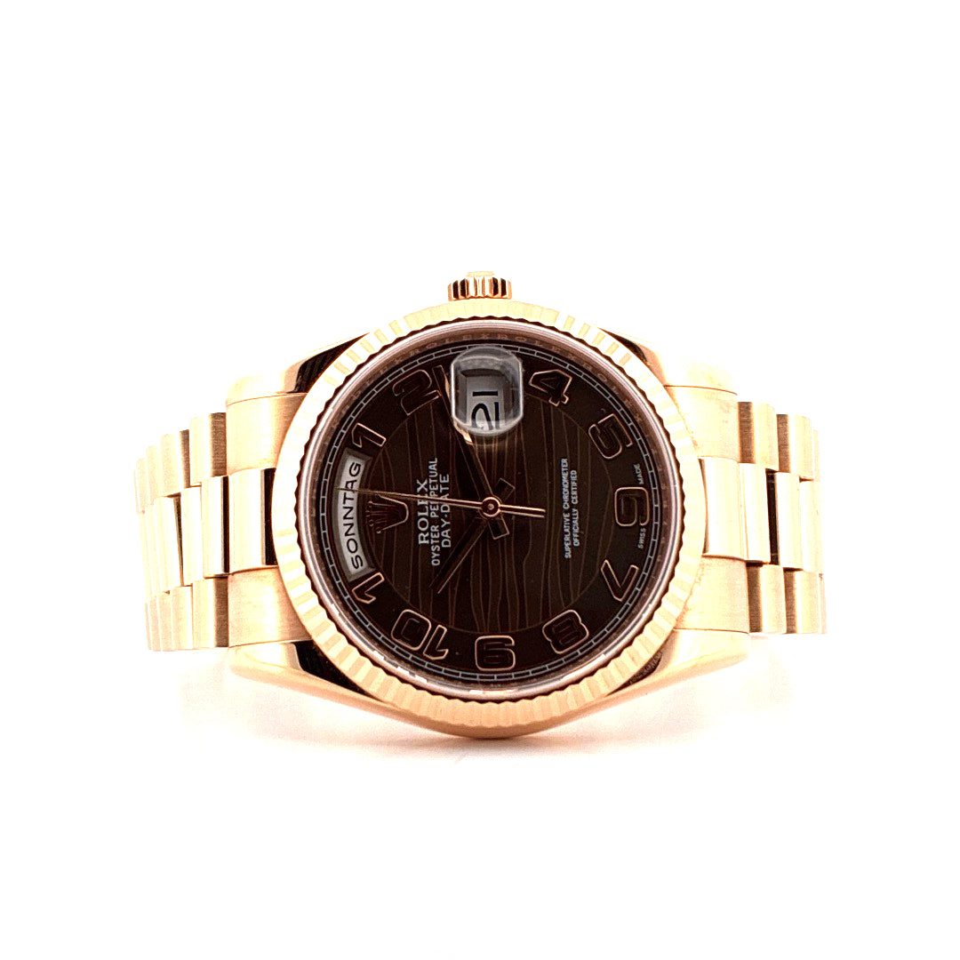Rolex Day-Date 36 Everose mit Wave Dial Frontansicht Roségold Automatikuhr