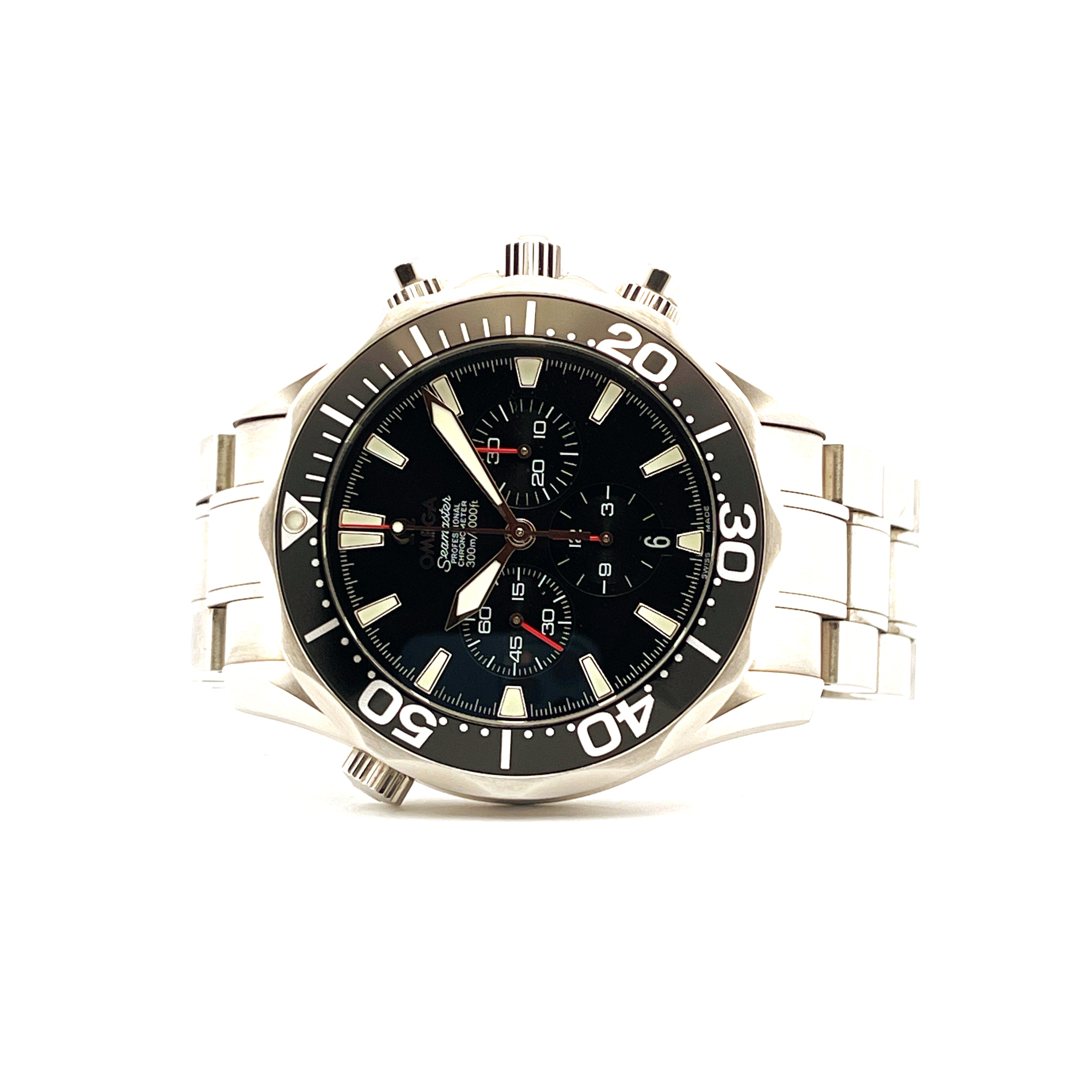 Omega Seamaster Chrono 41,5 Stahl Gehäuse mit schwarzem Zifferblatt und Edelstahlarmband Frontalansicht