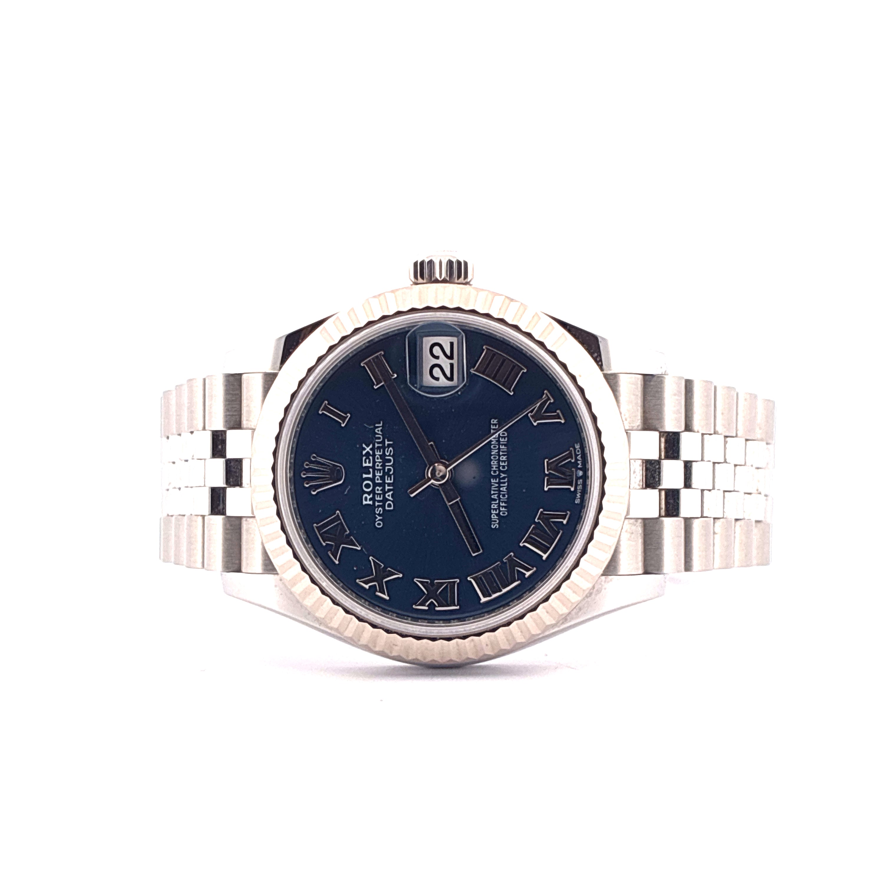 Rolex Datejust 31 mit blauem Zifferblatt und römischen Ziffern auf weißem Hintergrund