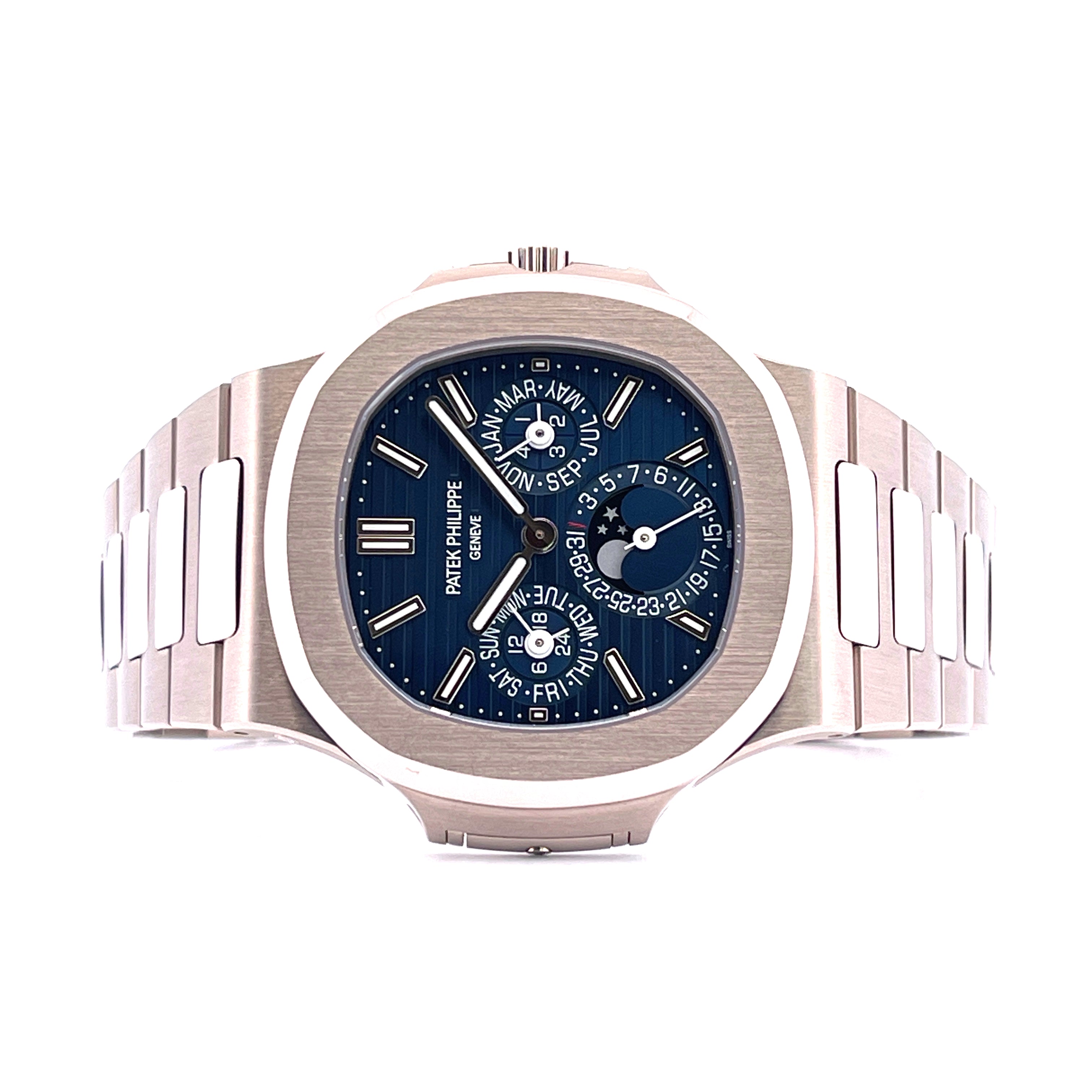 Patek Philippe Nautilus Perpetual Calendar Automatik mit blauem Zifferblatt und weißem Stahlarmband Frontansicht