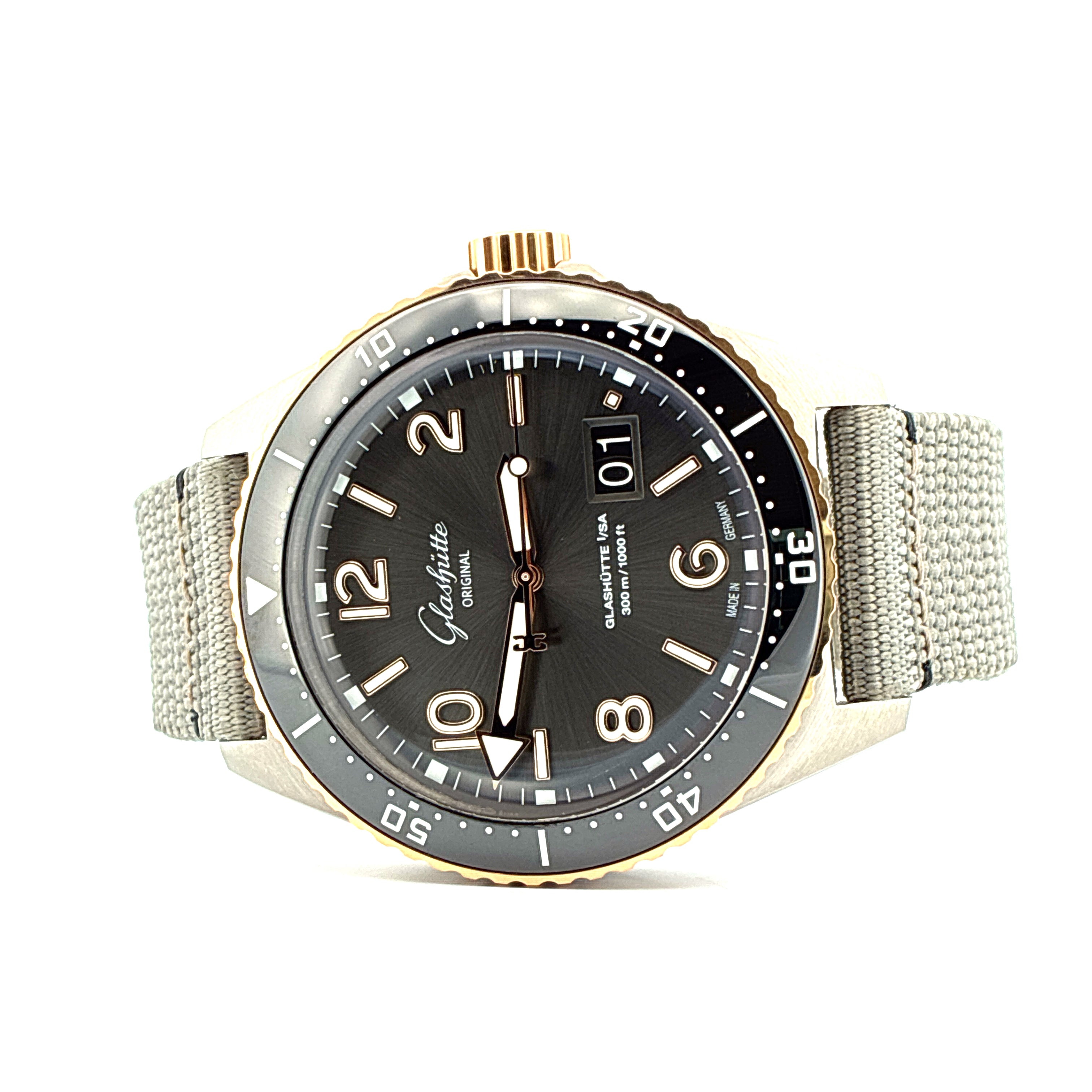 Glashütte Original SeaQ Panoramadatum Bicolor, 39mm, graues Zifferblatt, Stahl-Gelbgold, graues Textilband