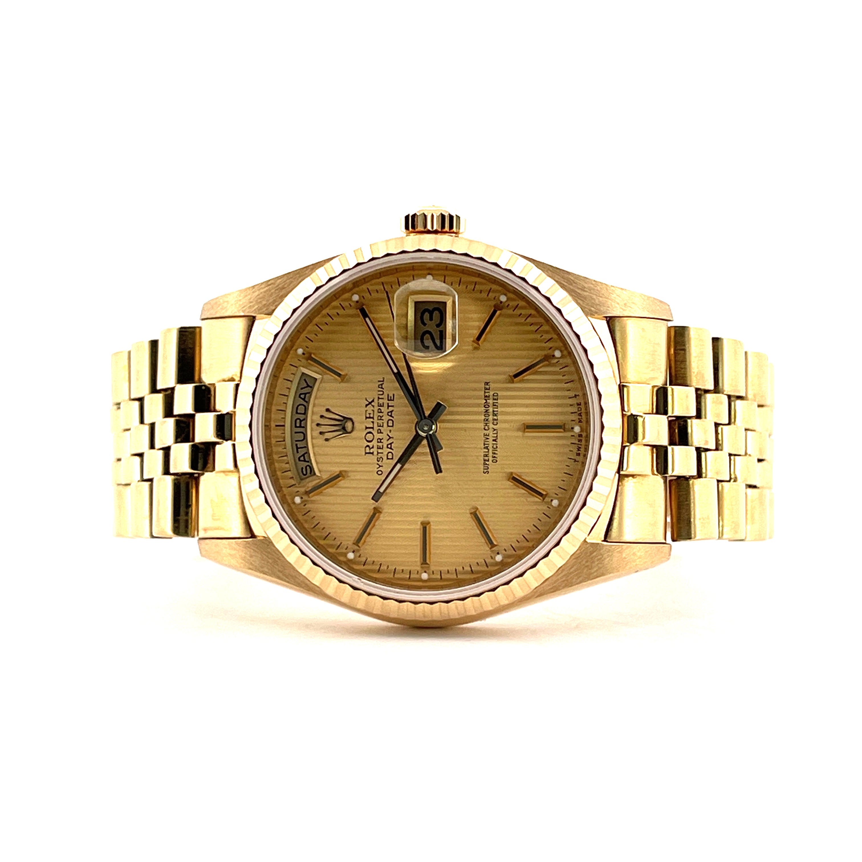 Rolex Day-Date 36 Gelbgold mit Tapestry Zifferblatt und Jubilé Armband auf weissem Hintergrund