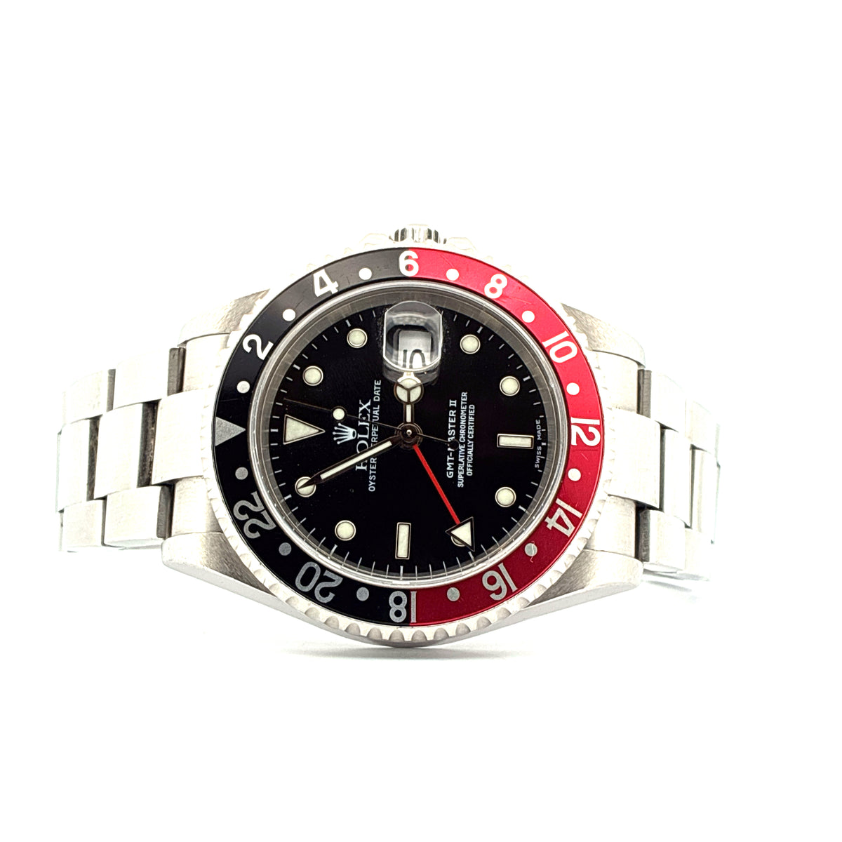 Rolex GMT-Master II / T-Series / Coke / Box & Papers / 2004, Vorderansicht mit Zifferblatt und Armband vor weißem Hintergrund