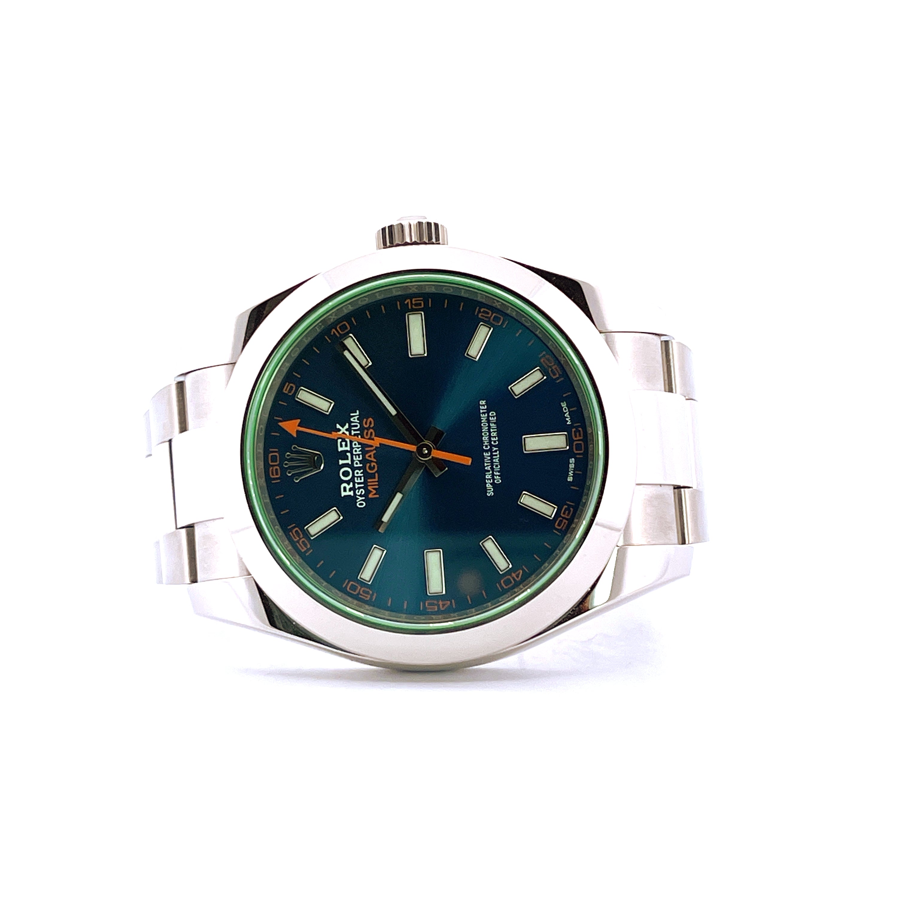 Rolex Milgauss Automatik mit blauem Zifferblatt im Detail auf weißem Hintergrund