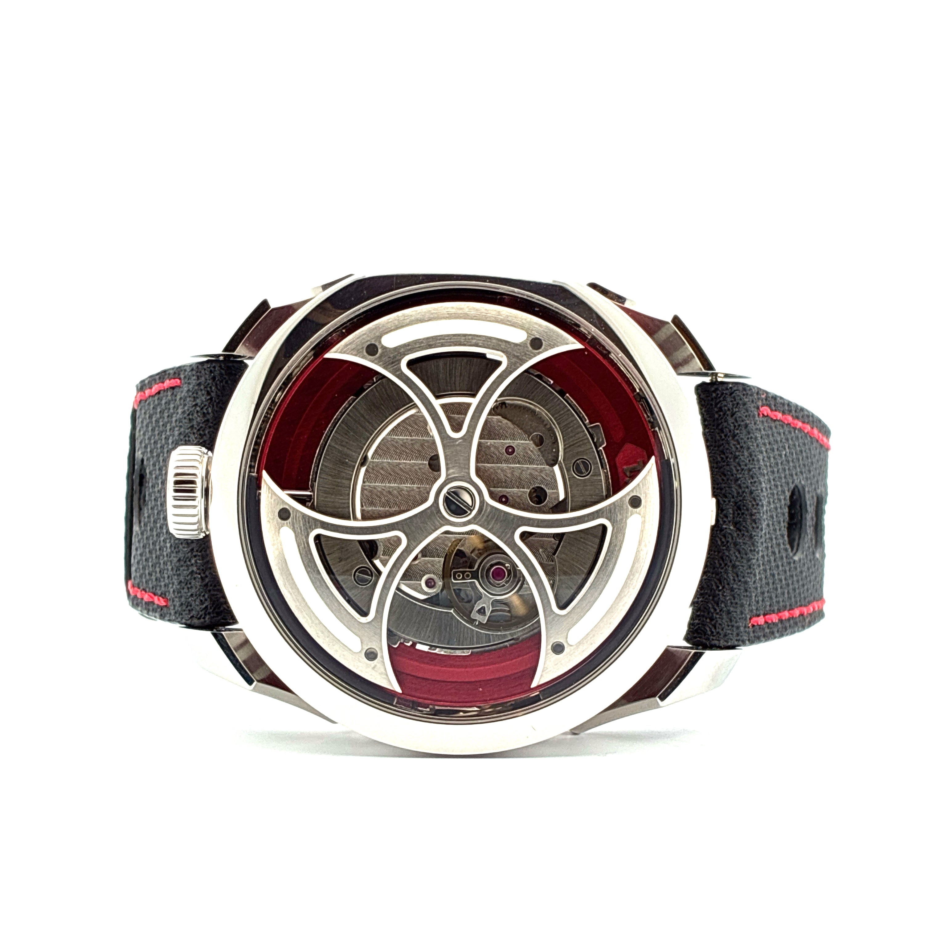 M.A.D. 1 Edition von Mb&f, Rückansicht mit Sichtboden und Stahlgehäuse, schwarzem Armband