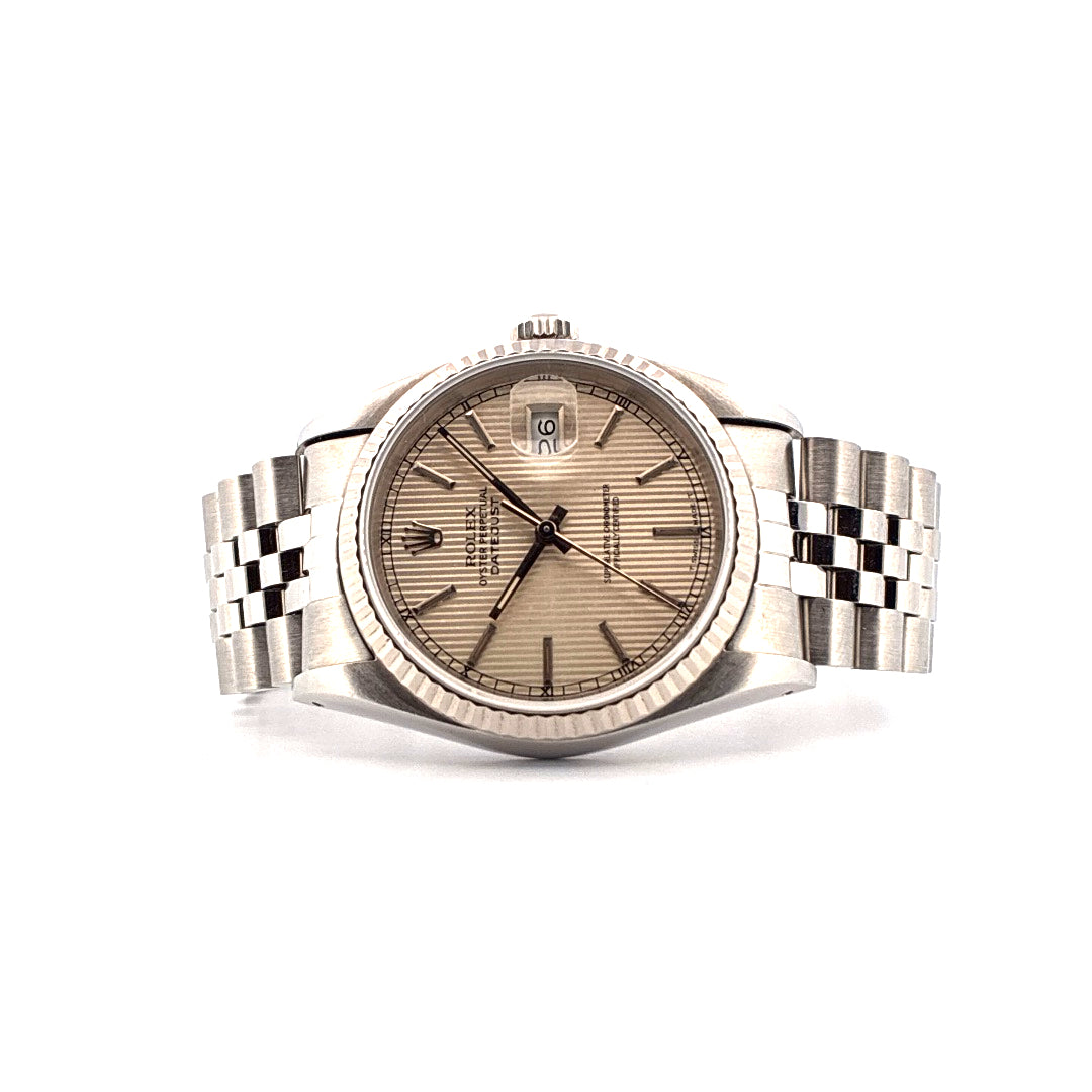 Rolex Datejust 36mm Stahl mit silbernem Zifferblatt und Datumsanzeige auf hellem Hintergrund, 1991, gut erhalten