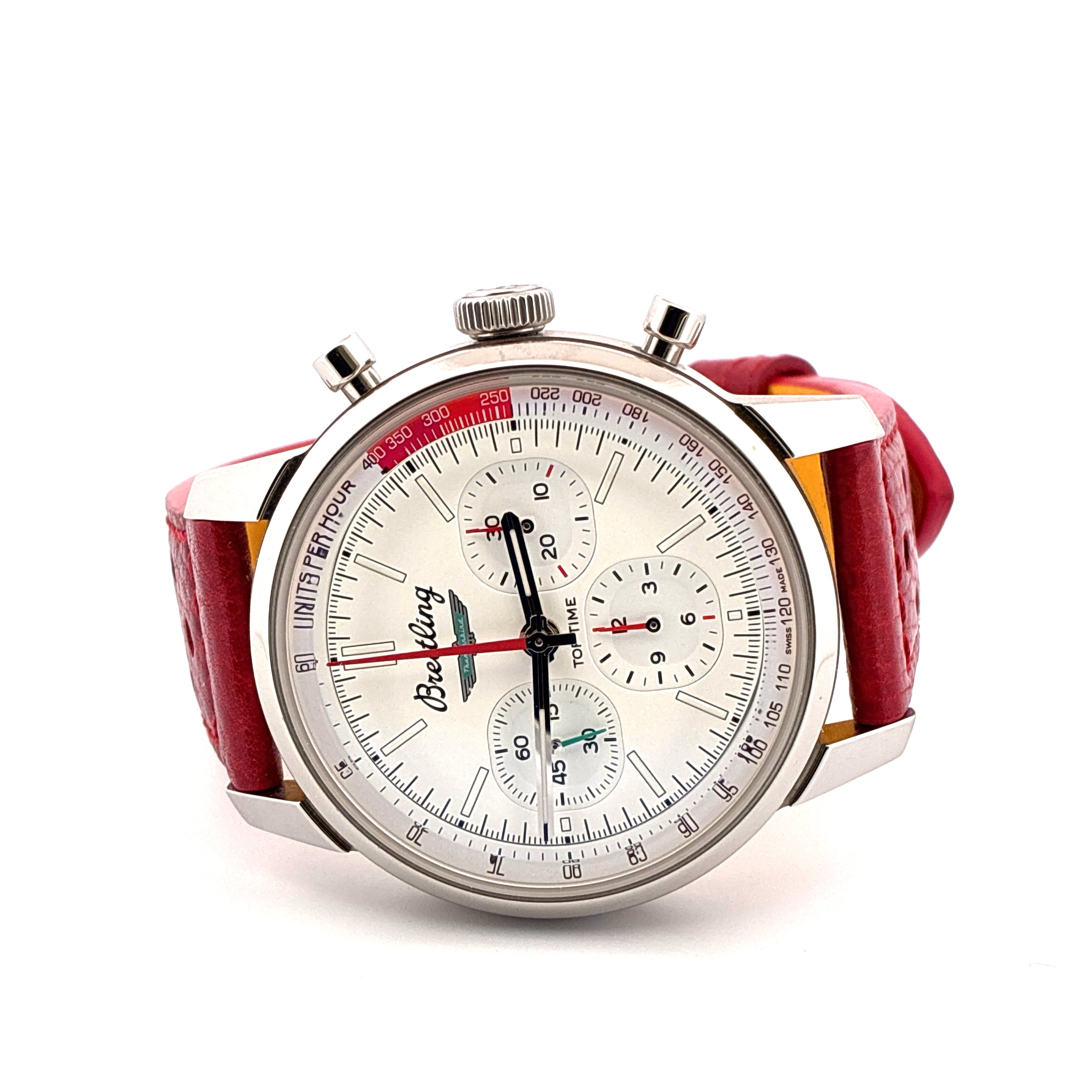 Breitling Top Time B01 Ford Thunderbird mit silbernem Zifferblatt und rotem Lederarmband