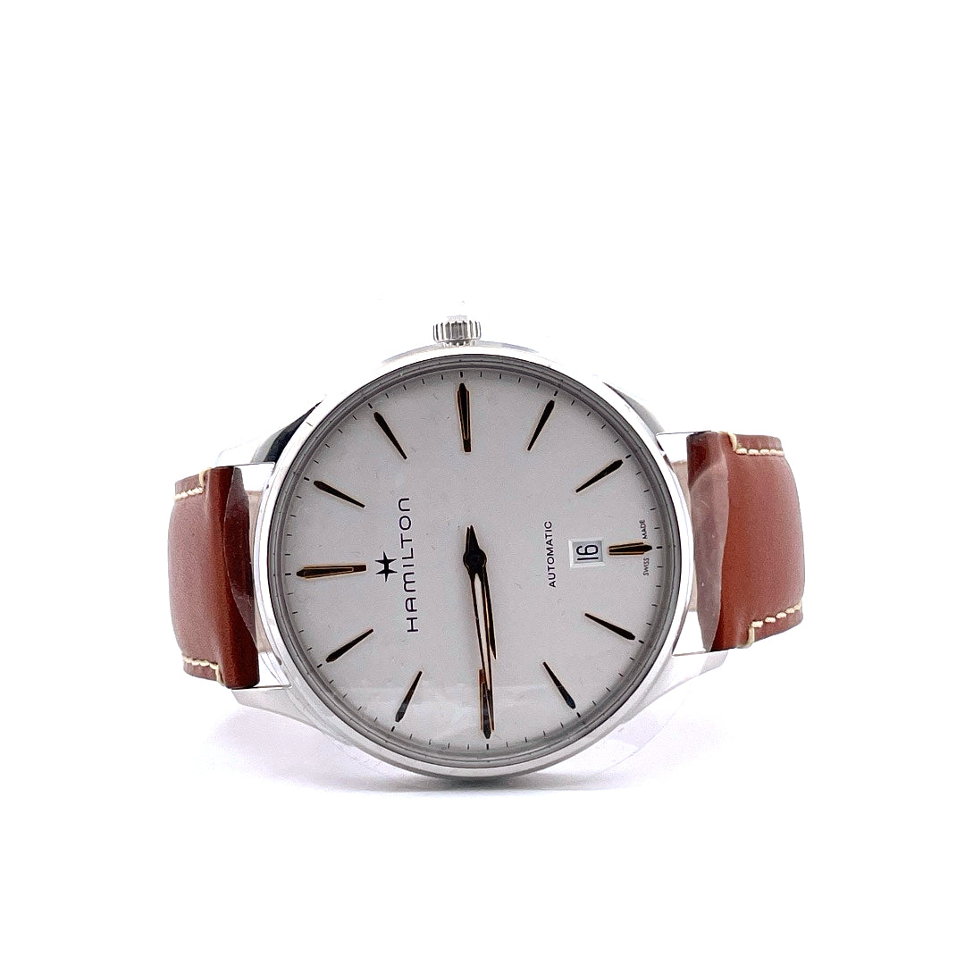 Hamilton Jazzmaster Thinline Auto (2025), Vorderansicht mit Zifferblatt, Krone und Armband vor weißem Hintergrund