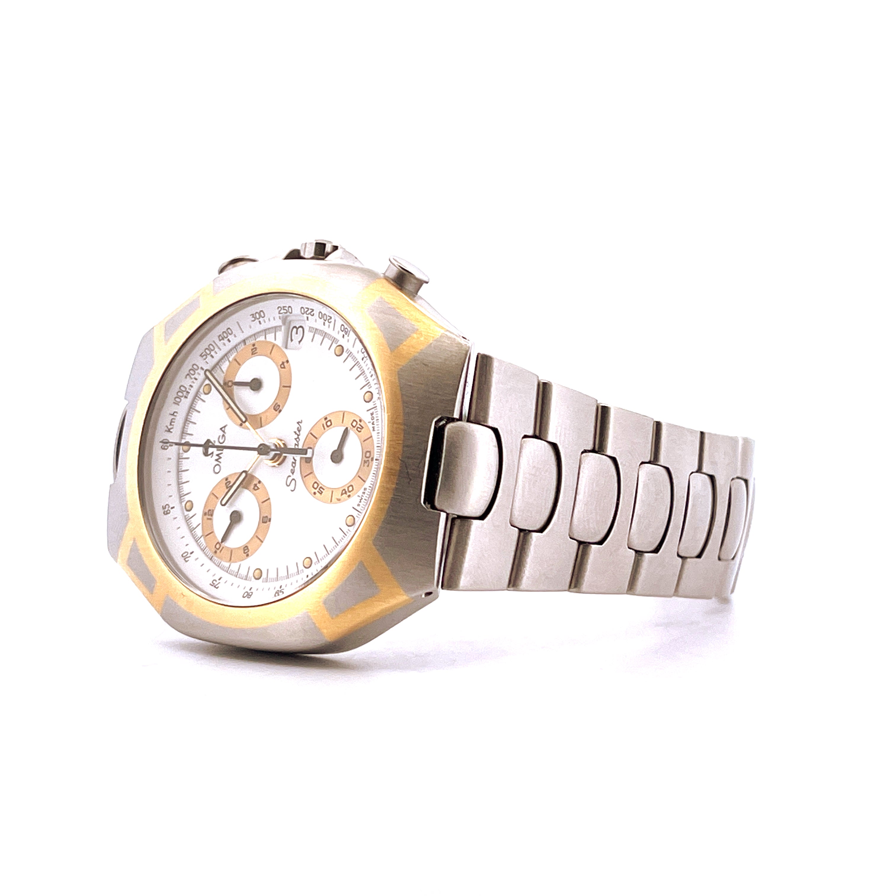 Omega Seamaster Polaris Chronograph Gold/Stahl mit weißem Zifferblatt aus der Seitenansicht