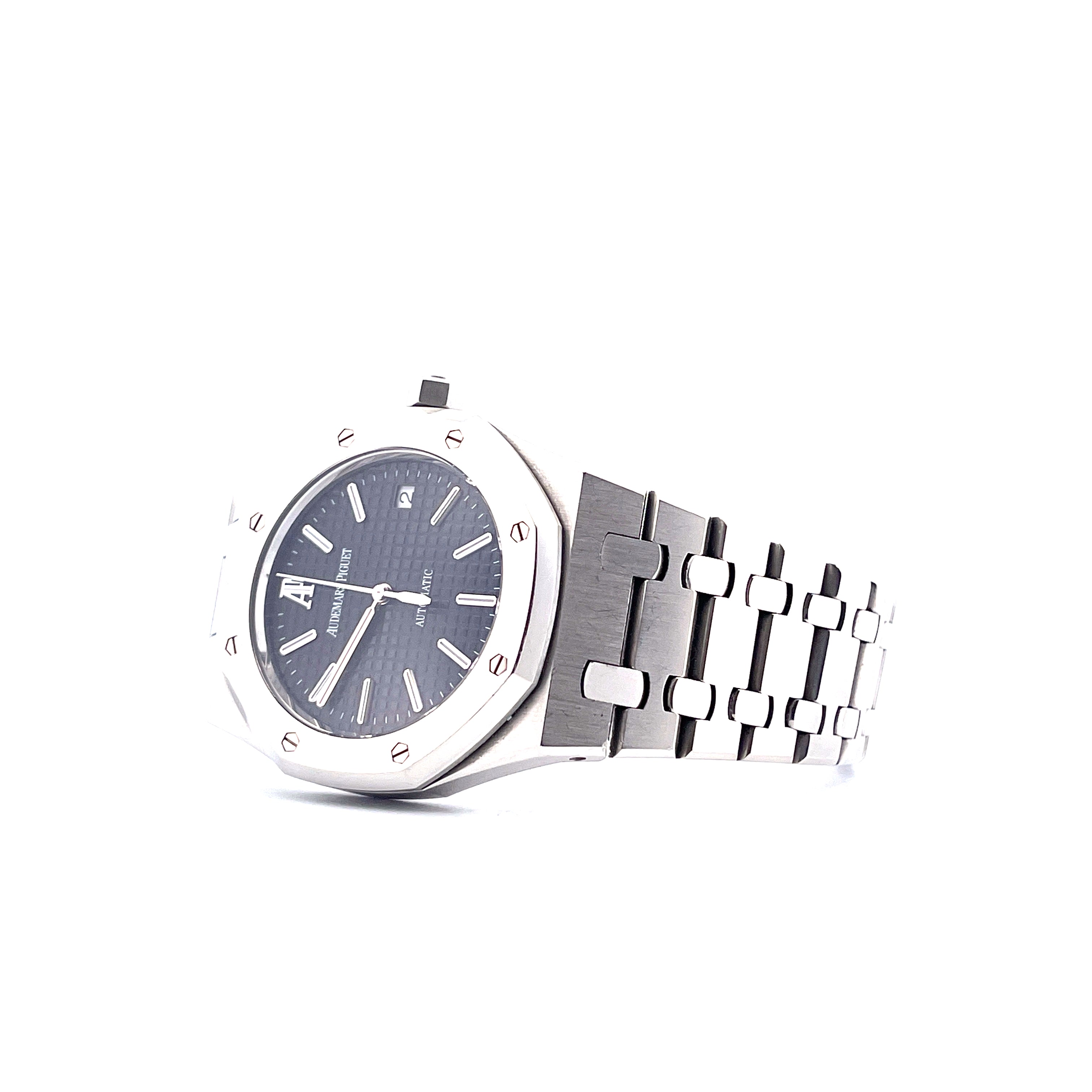 Audemars Piguet Royal Oak 39mm aus Edelstahl mit blauem Zifferblatt im Detail auf weißem Hintergrund