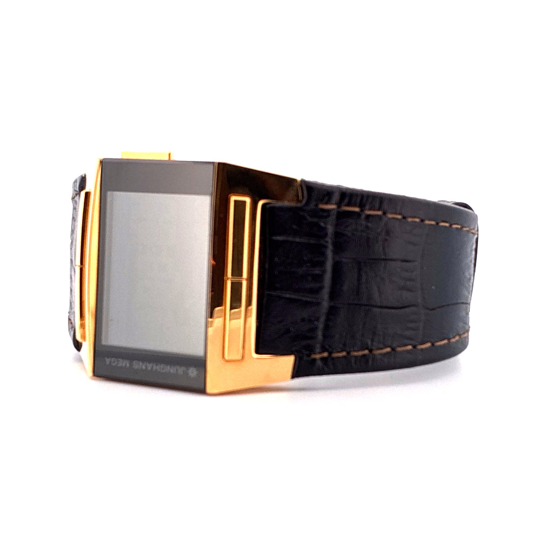 Junghans Mega 1000 Funkuhr Limited Edition mit goldfarbenem Gehäuse und schwarzem Lederarmband