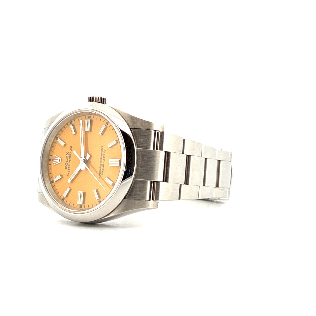 Rolex Oyster Perpetual 36 yellow (2022) im Seitenprofil auf weißem Hintergrund mit Edelstahlgehäuse und gelbem Zifferblatt
