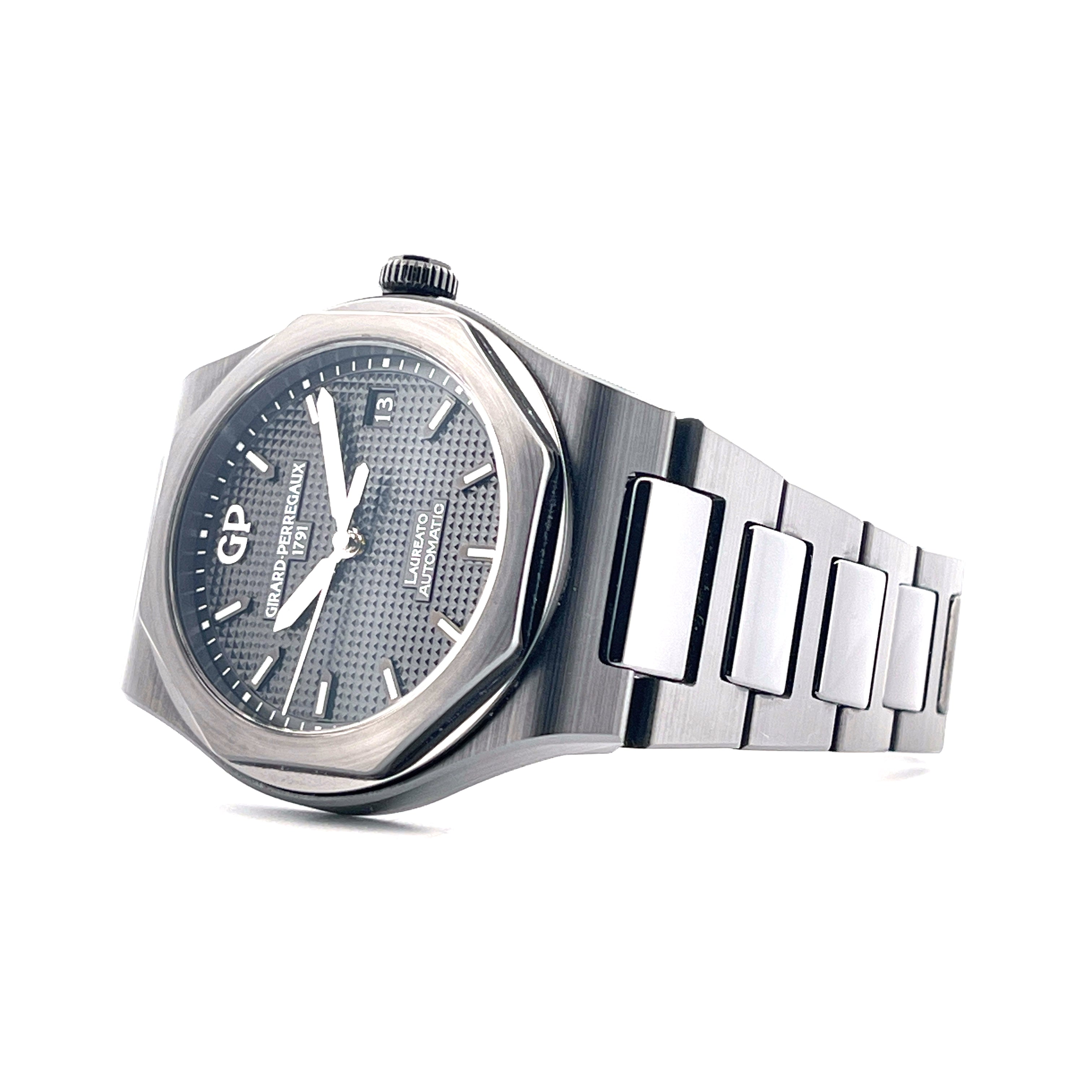 Girard Perregaux Laureato 38 Ceramic Automatikuhr mit grauem Zifferblatt und Keramikarmband von rechts