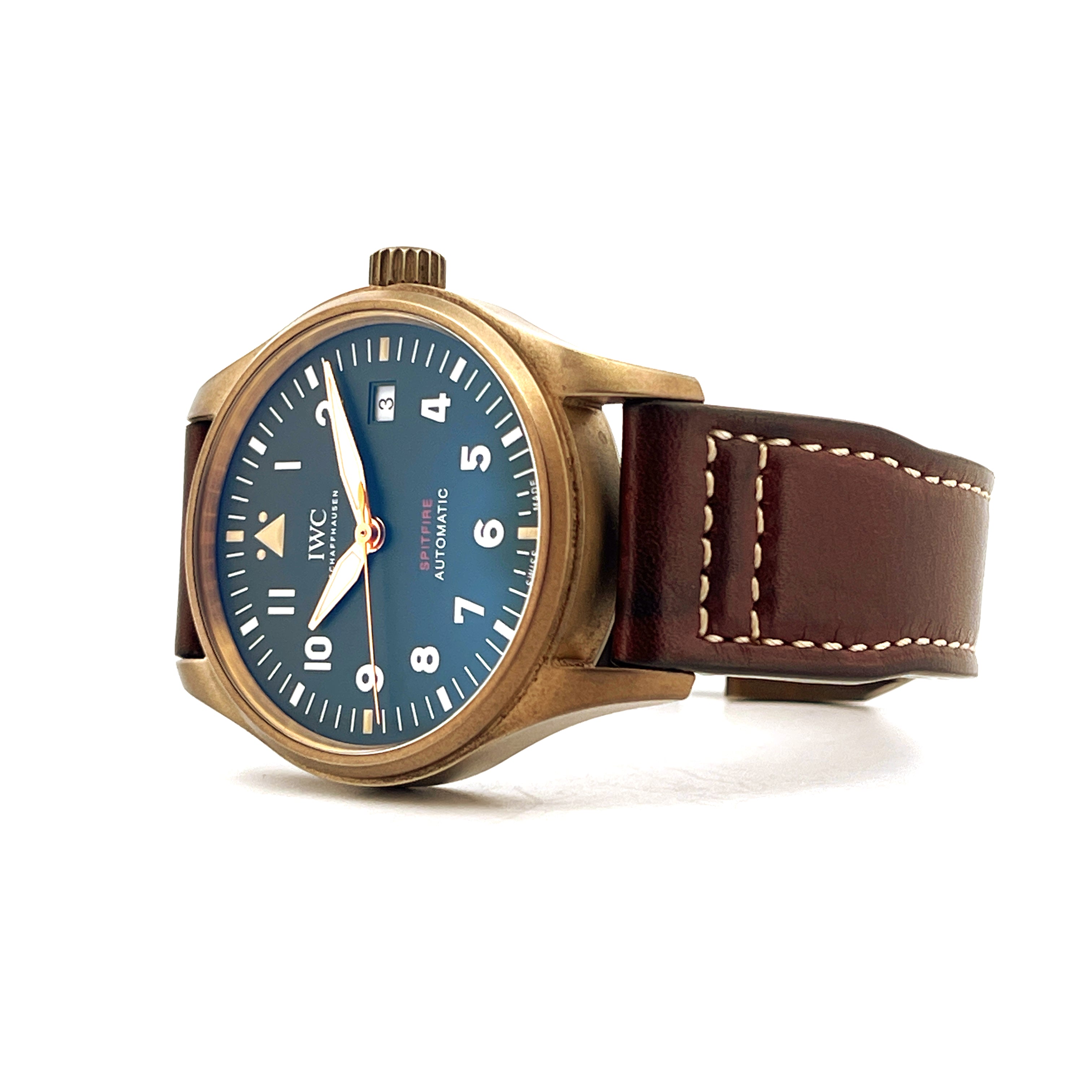 IWC Spitfire Automatic mit Bronzegeschhäuse und dunkelblauem Zifferblatt mit braunem Lederarmband