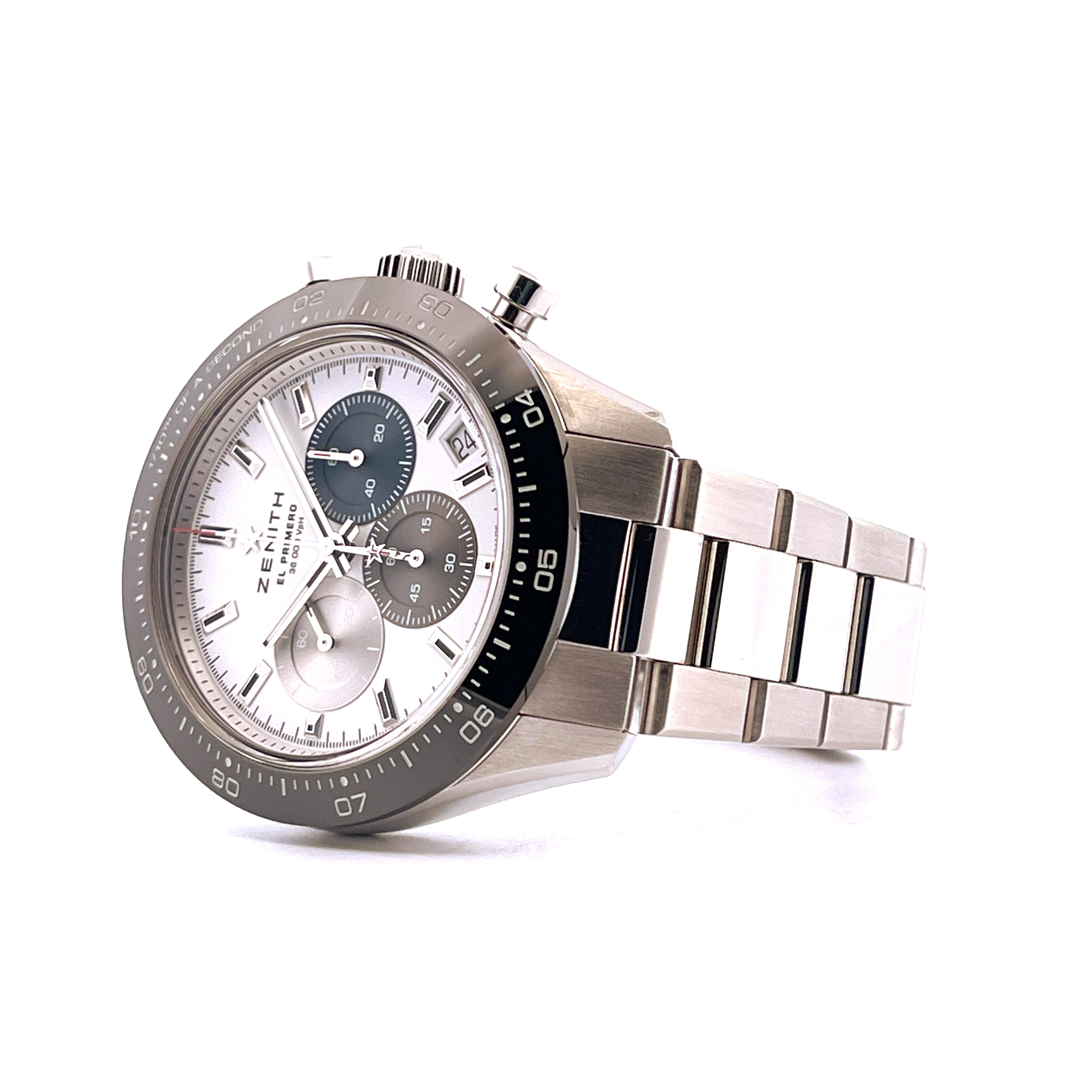 Zenith Chronomaster Sport 2021 Automatik mit Edelstahlgehäuse auf weißem Hintergrund