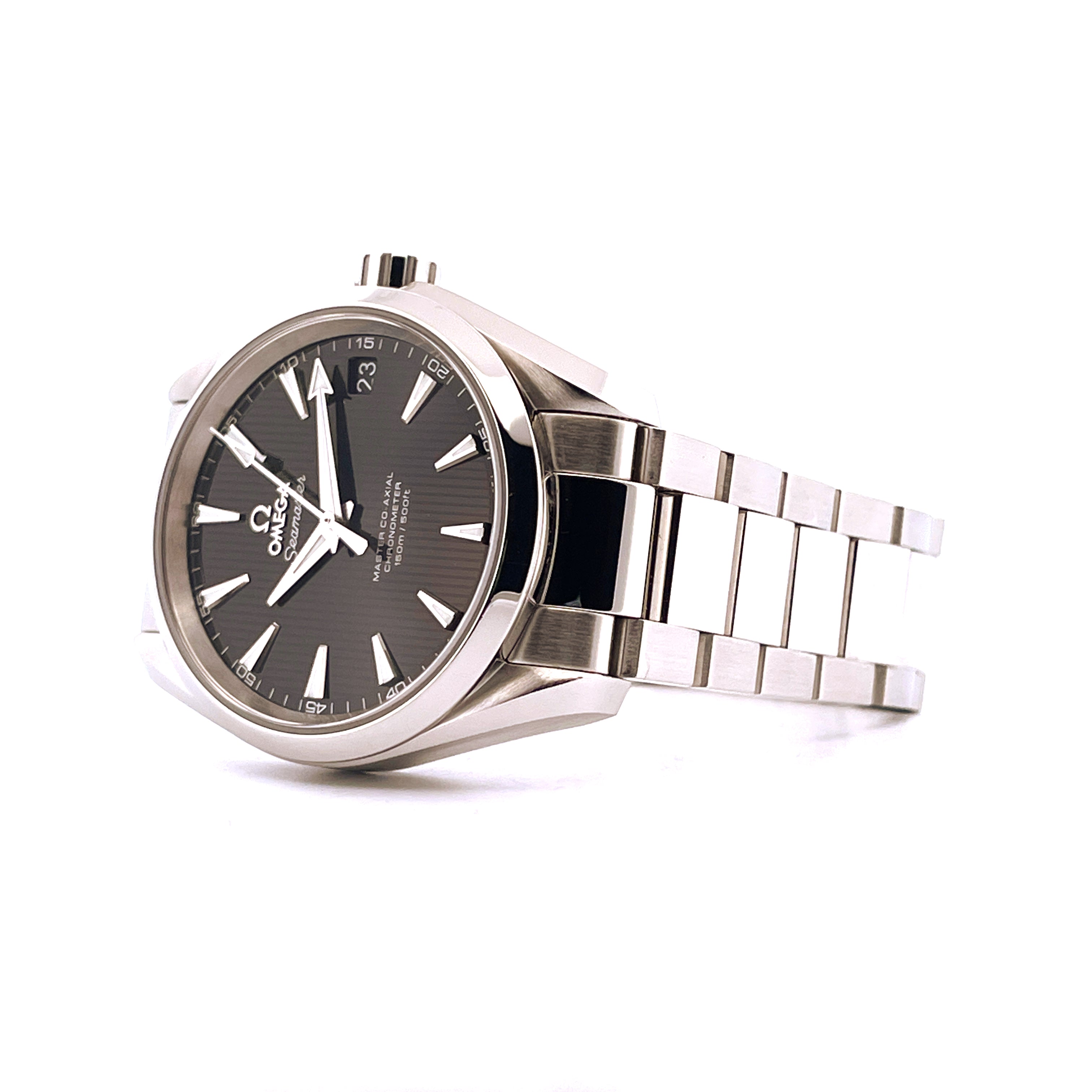 Omega Seamaster Aqua Terra 38,5mm Stahl Automatik mit dunklem Zifferblatt und Stahlarmband von der Seite